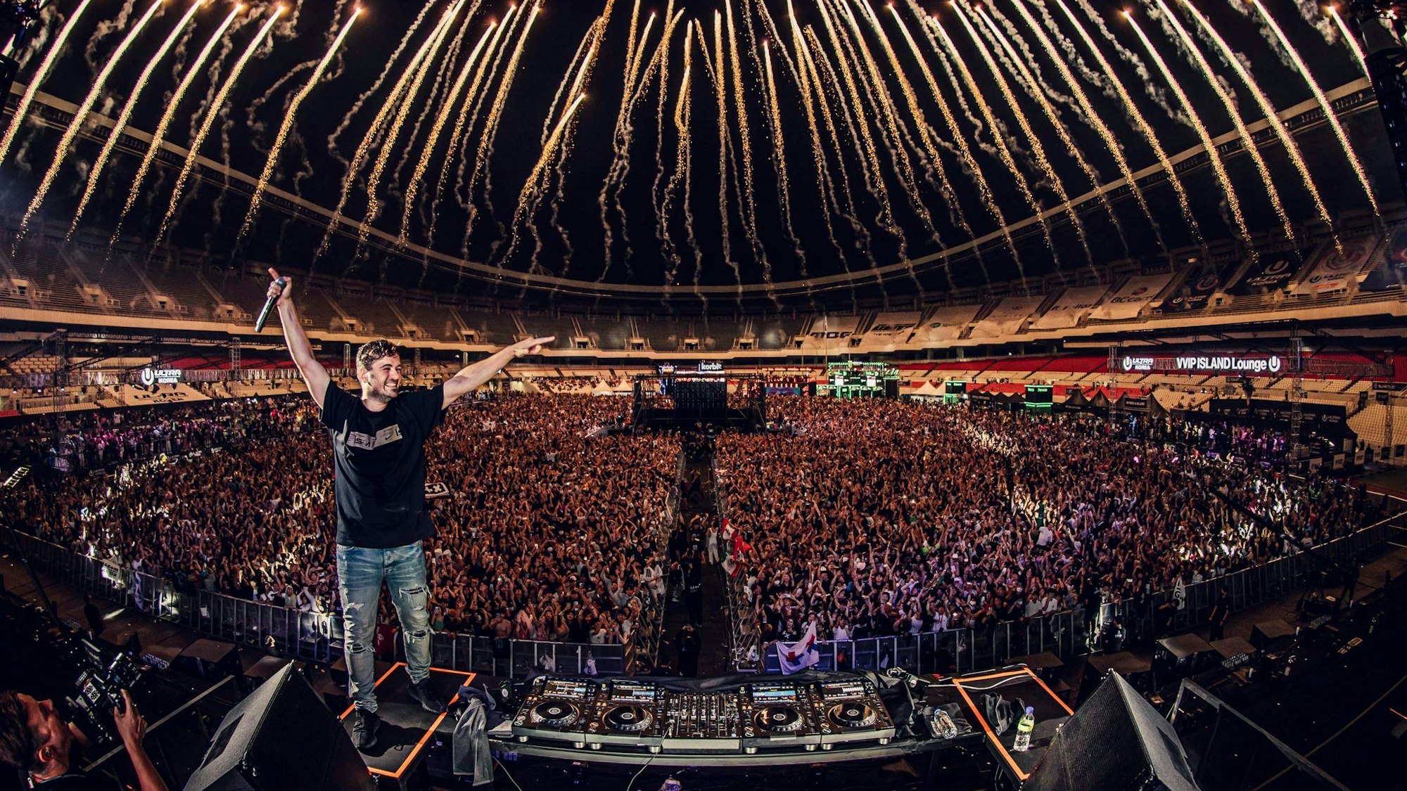 HANDOUT - 20.09.2023, ---, --: Martin Garrix bei einem Konzert (undatiertes Handout). Der international erfolgreiche DJ Martin Garrix («Animals») fürchtet sich etwas vor bestimmten Auwirkungen der Nutzung von künstlicher Intelligenz (KI) auf die Musikbranche. Foto: Louis van Baar/--/dpa - ACHTUNG: Nur zur redaktionellen Verwendung im Zusammenhang mit der aktuellen Berichterstattung und nur mit vollständiger Nennung des vorstehenden Credits +++ dpa-Bildfunk +++