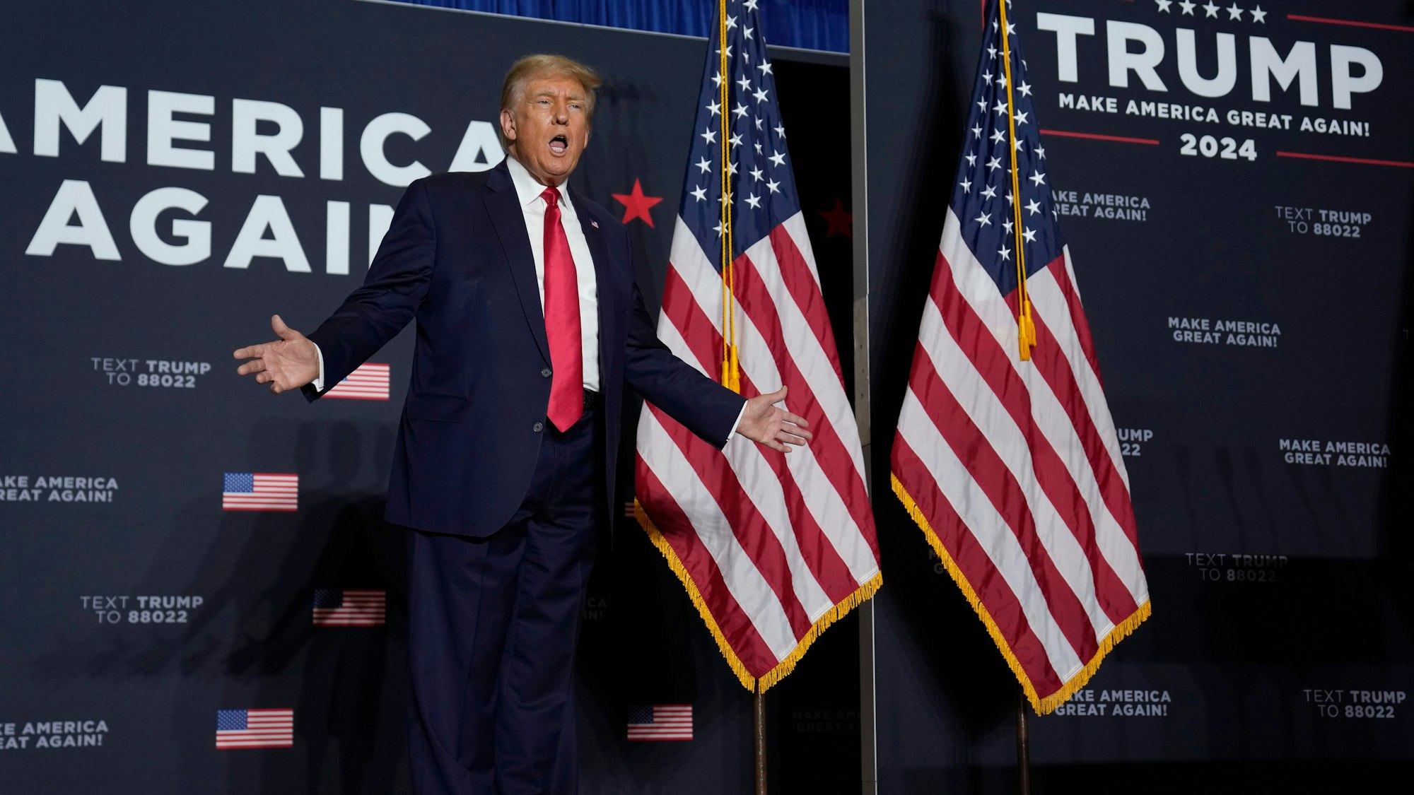 Lebendig wie eh und je: Donald Trump ist nicht tot, wie fälschlicherweise über einen Social Media Account seines Sohnes behauptet. Donald Trump Jr. wurde gehackt.