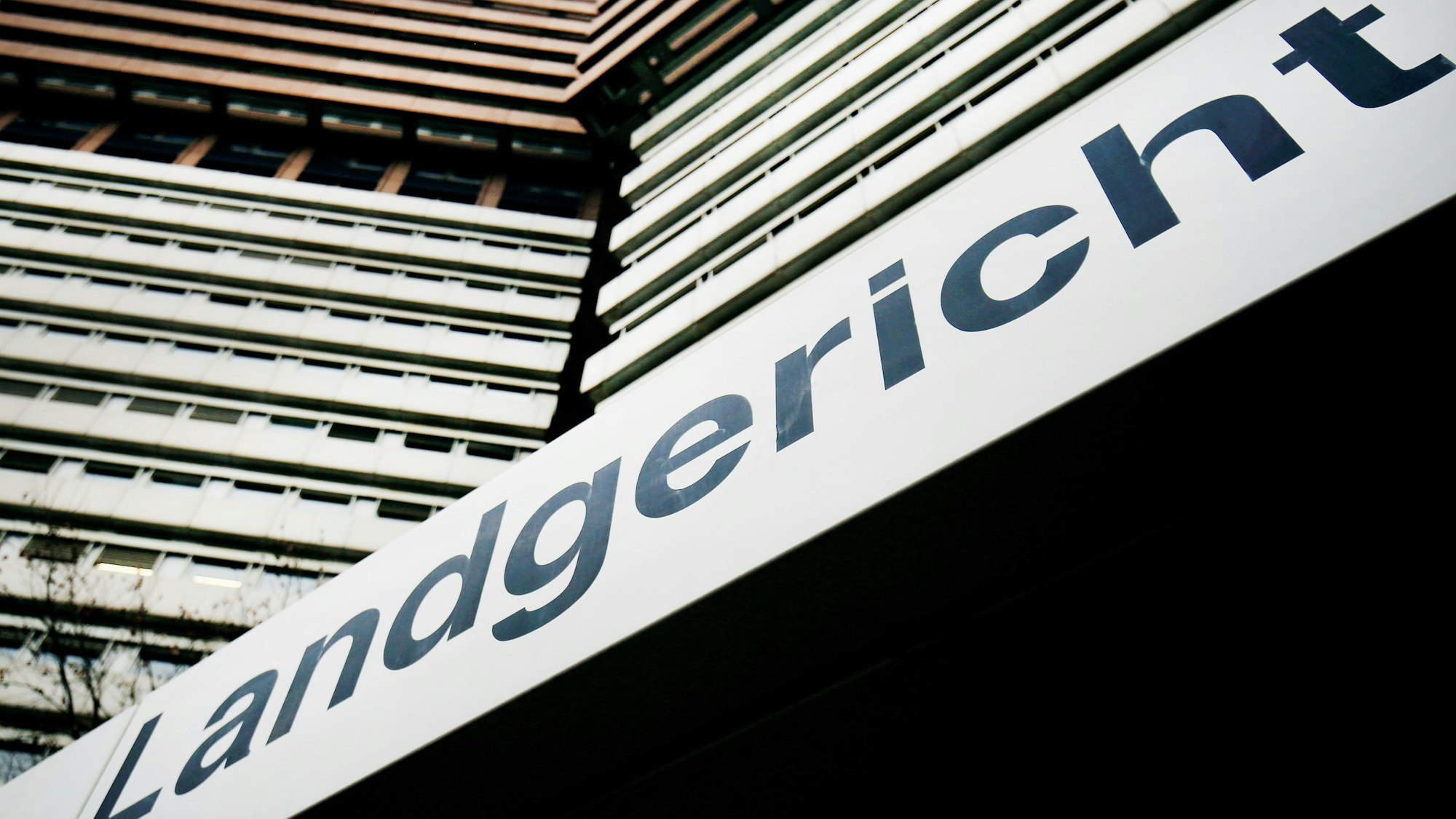 Eine Außenansicht des Landgerichts Köln.