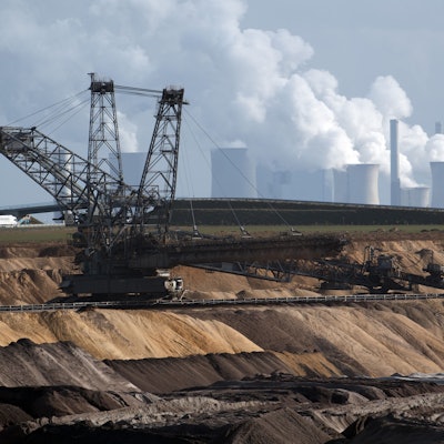 Jüchen: Bergbaumaschinen arbeiten im Tagebau Garzweiler