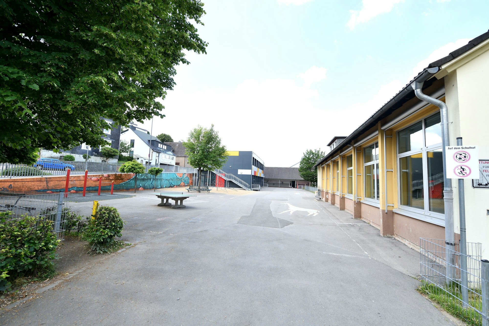 Das Foto zeigt den Pausenhof der Grundschule St. Antonius