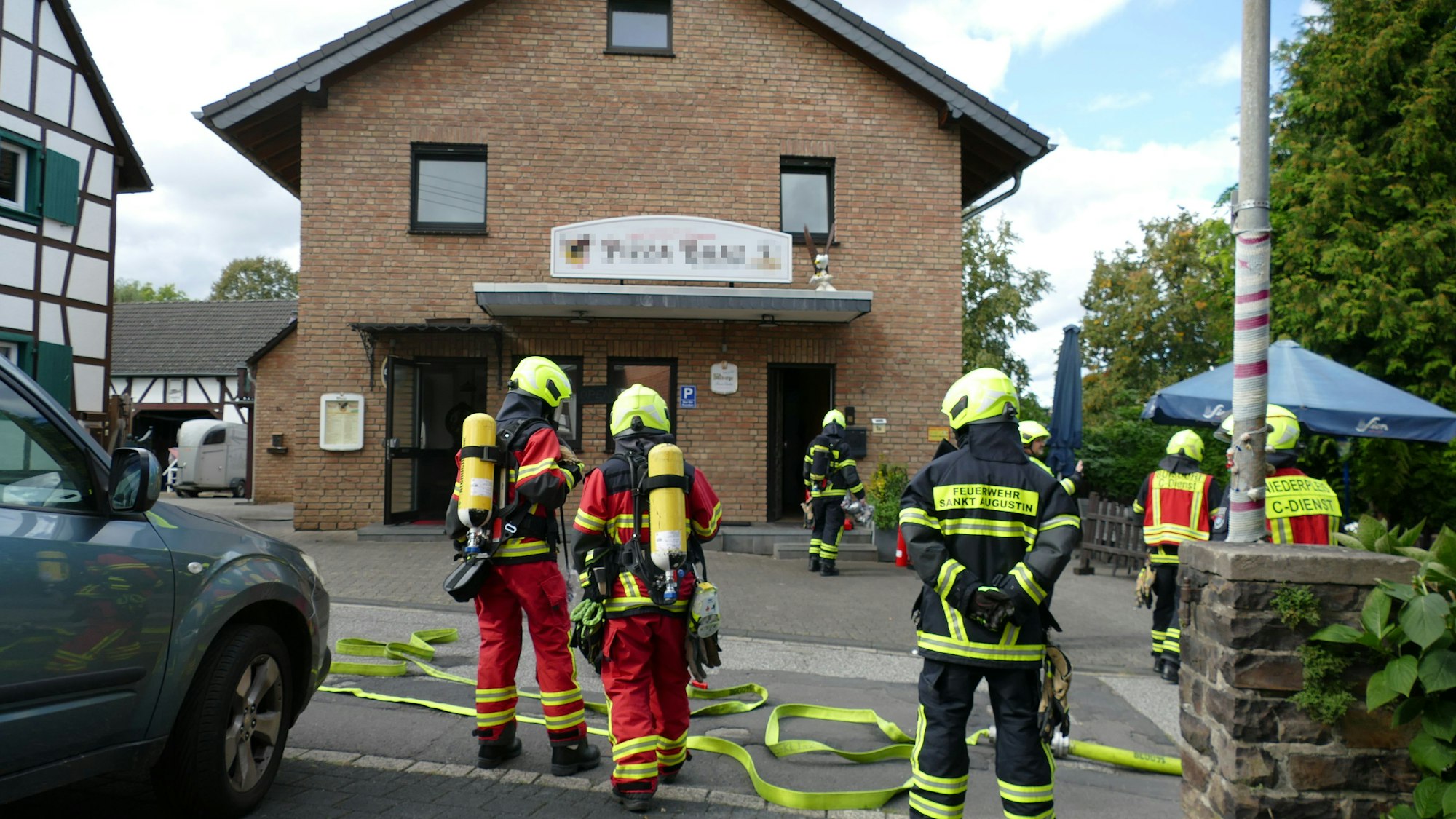 Feuerwehrleute im Einsatz.