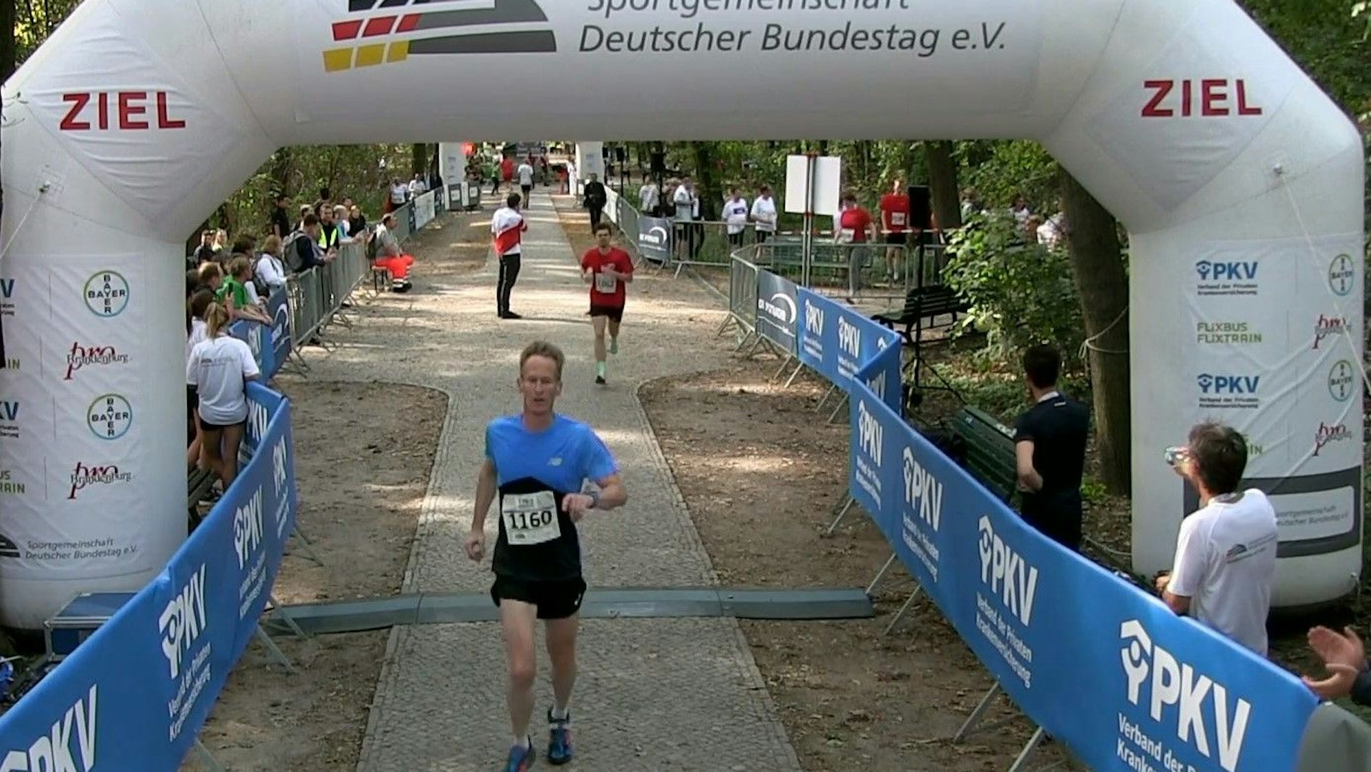 Detlef Seif beim Zieleinlauf.