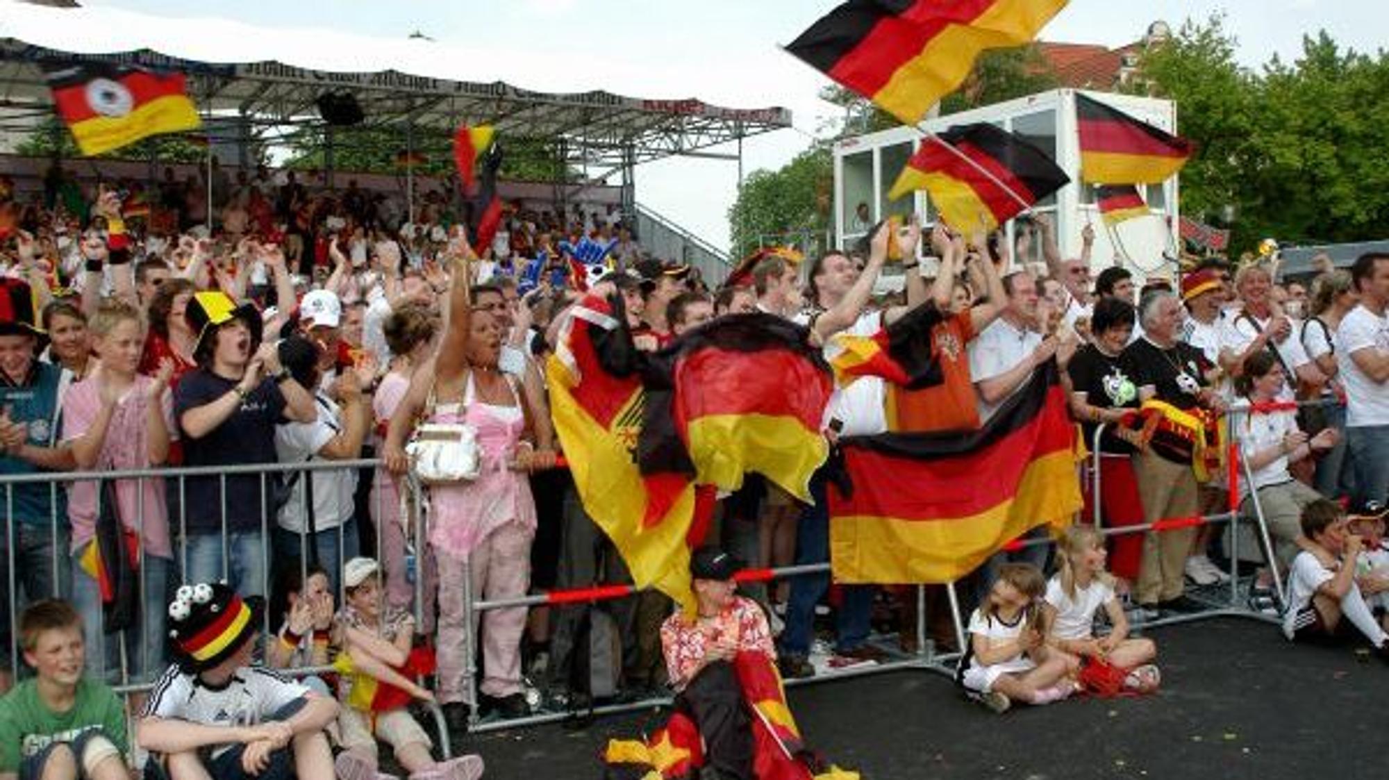Das Bild entstnd beim Public Viewing in der Gladbacher Innenstadt bei der WM 2006