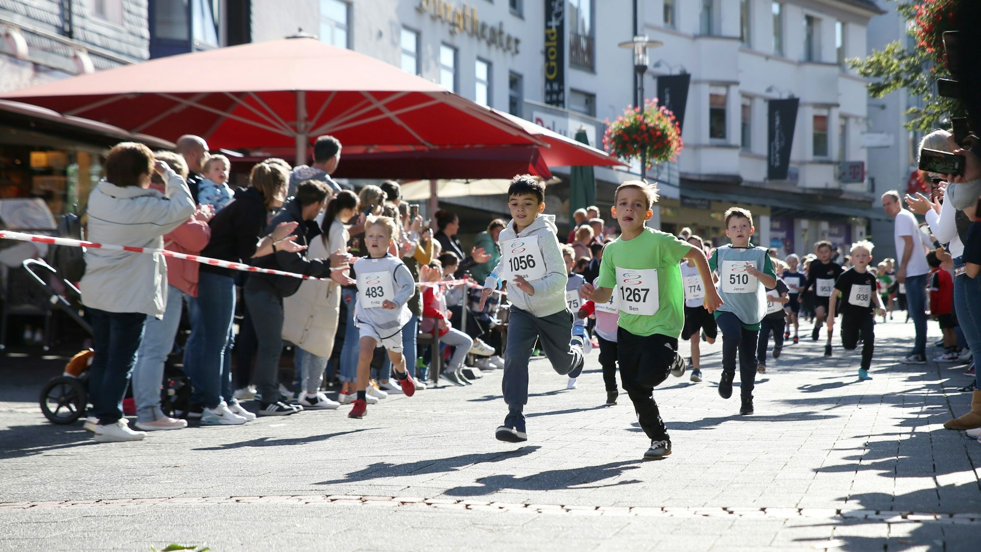 Laufszene mit Kindern