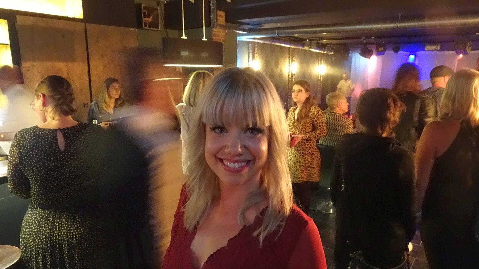 Strahlend: Theatergründerin Christina Stephan in ihrem neu eröffneten Theater am Lohmarkt