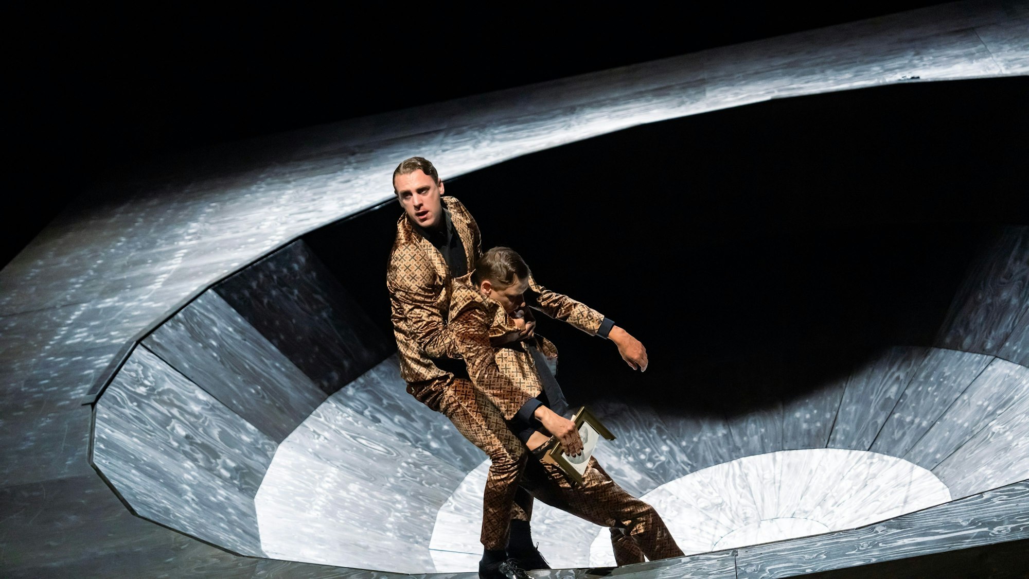 Am Abgrund: Christian Czeremnych, Sören Wunderlich in „Fabian“ am Schauspiel Bonn.