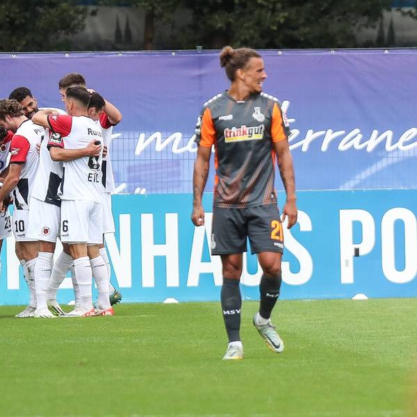 Fussball, 3.Liga Saison 2023/2024 7.Spieltag FC Viktoria Köln - MSV Duisburg 23.09.2023, Sportpark Höhenberg Torjubel Viktoria Köln nach dem Treffer zum 1-0 durch Luca Marseiler 30 Viktoria Köln die Spieler freuen sich Köln Sportpark Höhenberg Nordrhein-Westfahlen Deutschland *** Sports, football, 3 league season 2023 2024 7 match day FC Viktoria Köln MSV Duisburg 23 09 2023, Sportpark Höhenberg goal celebration Viktoria Köln after the goal to 1 0 by Luca Marseiler 30 Viktoria Köln the players are happy Köln Sportpark Höhenberg Nordrhein Westfahlen Germany