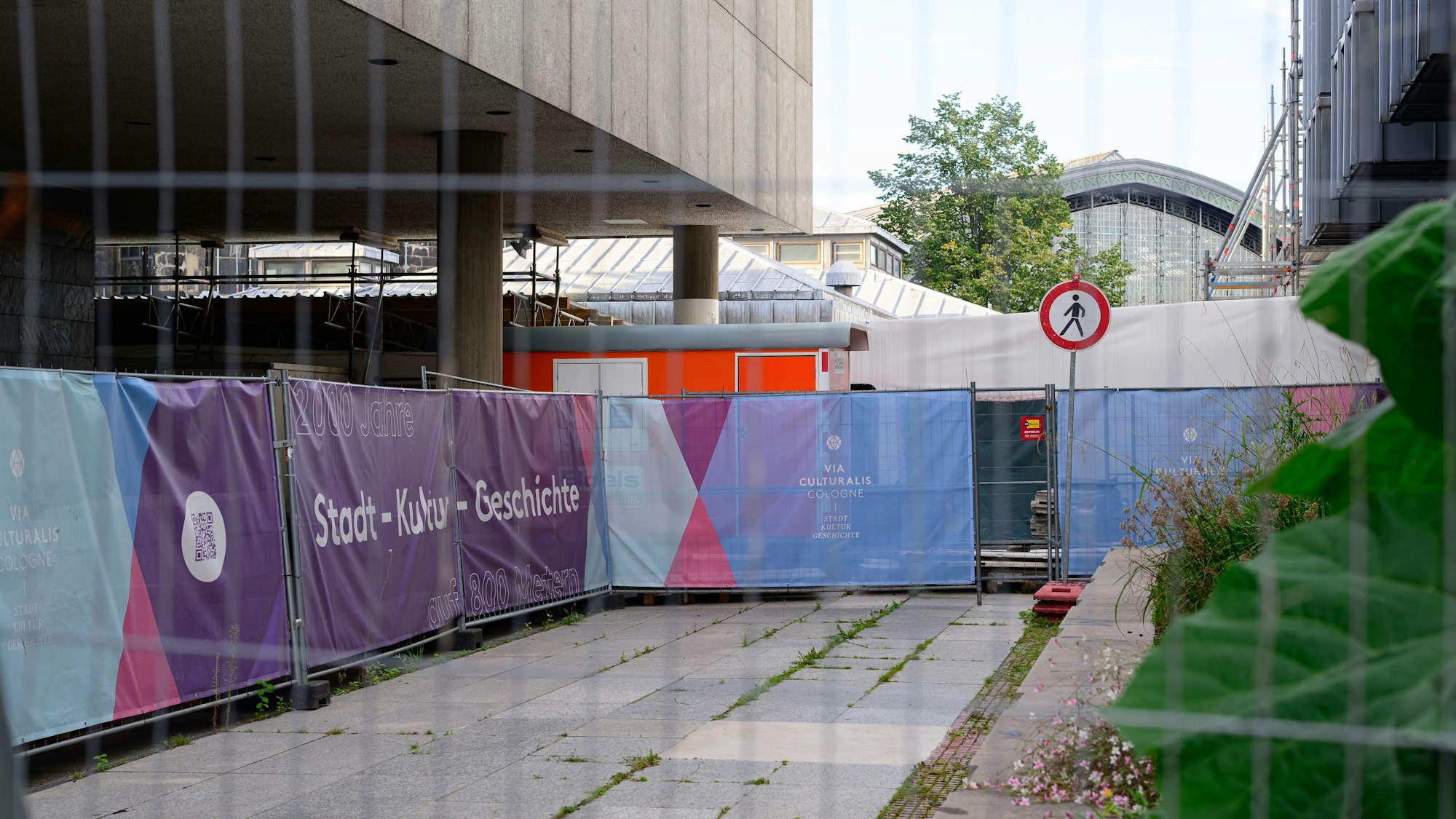 Der Durchgang zwischen RGM und Dombauhütte ist seit Monaten gesperrt.