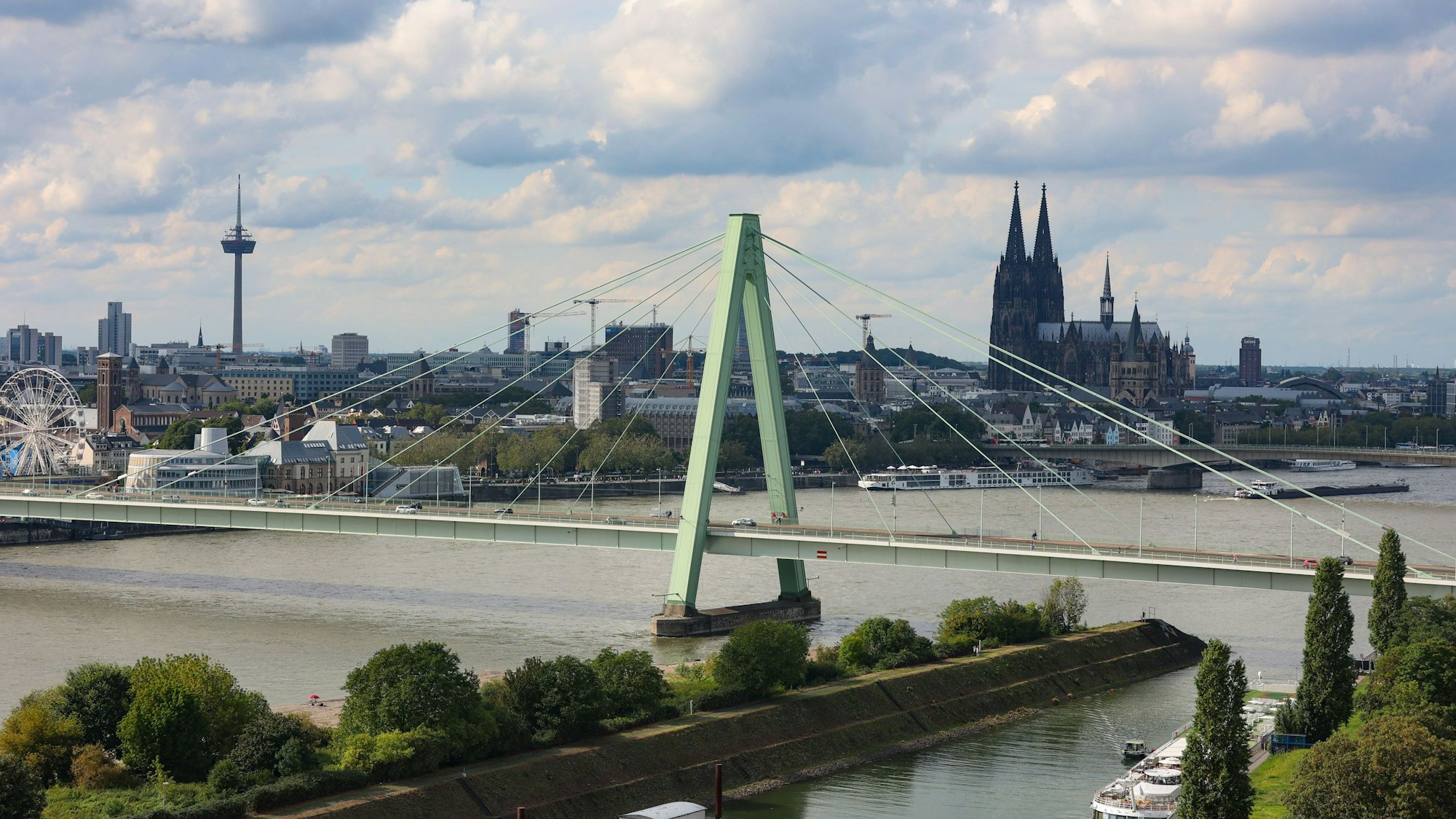 Blick auf die Kölner Severinsbrücke (Symbolbild)
