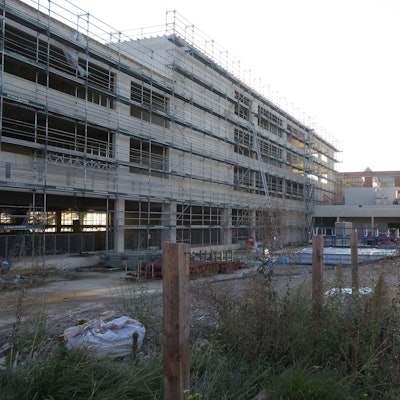 Baustelle des Erzbischöflichen Bildungscampus an der Ecke Dillenburger Straße/Christian-Sünner-Straße.