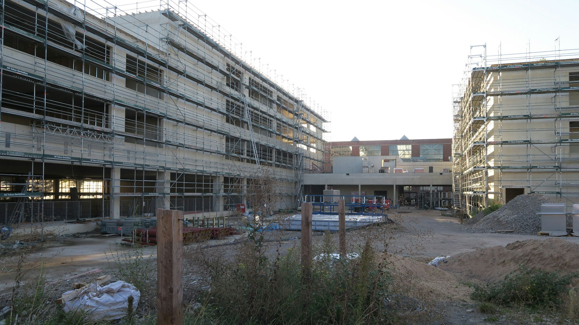 Baustelle des Erzbischöflichen Bildungscampus an der Ecke Dillenburger Straße/Christian-Sünner-Straße.