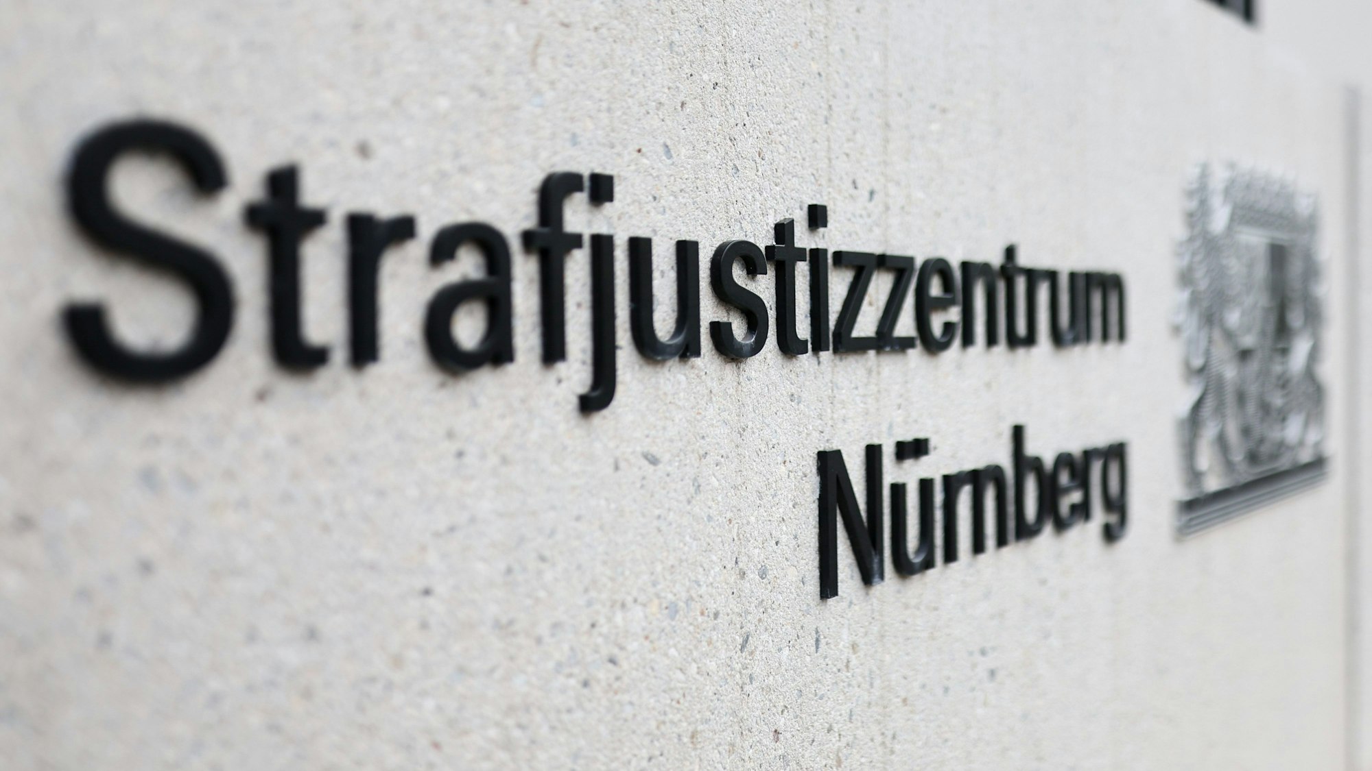 Der Eingangsbereich zum Strafjustizzentrum des Landgerichts Nürnberg-Fürth.