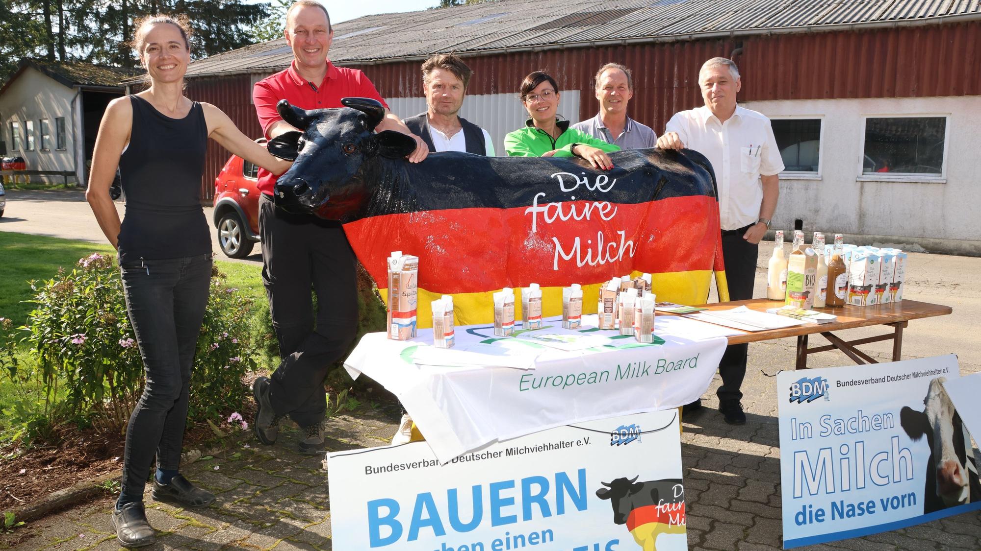 Gruppenfoto: Silvia Däberitz, Michael Alterauge, Elmar Hannen, Andrea Münnekehoff, Michael Braun und EU-Parlamentarier Helmut Geuking.