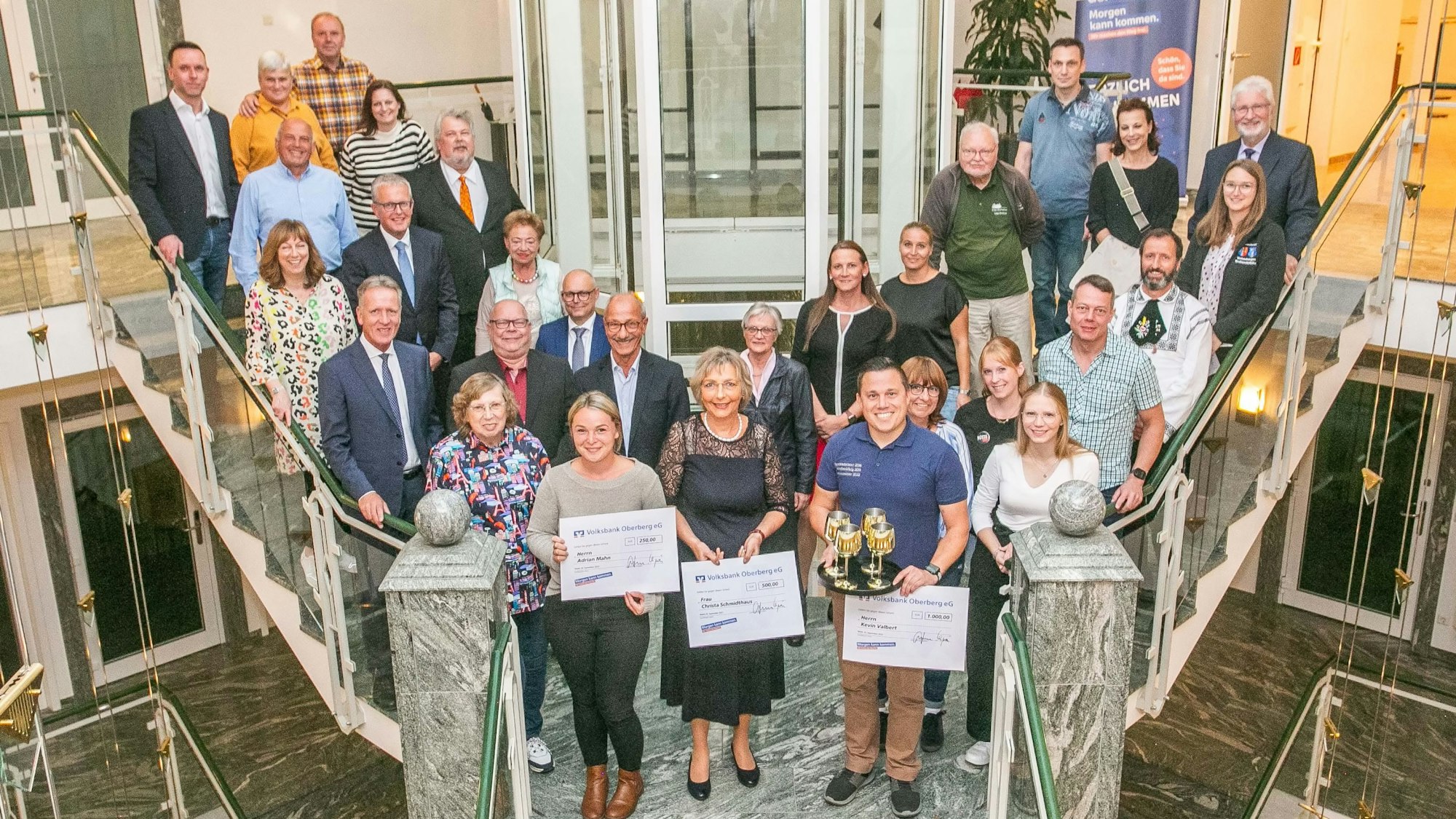 Gruppenfoto der Teilnehmerinnen und Teilnehmer des diesjährigen Sommerwettbewerbs.