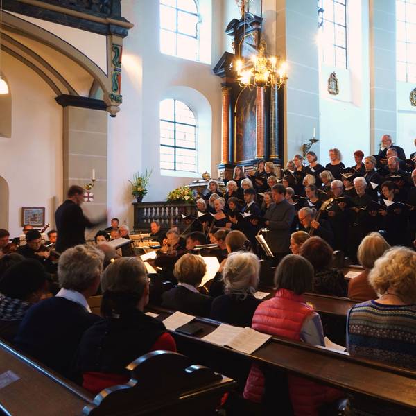 Das Vokalensemble Bad Münstereifel singt in der Kirche.