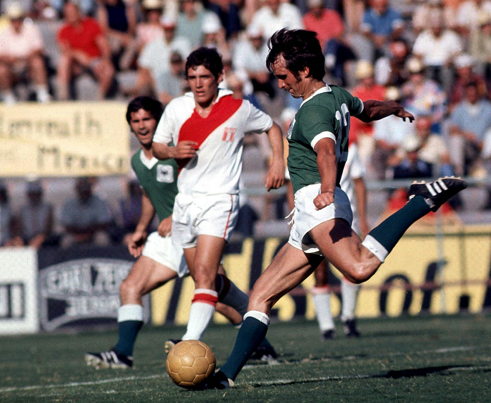 Auch in der Nationalmannschaft trug er bei der WM 1966 und 70 die Rückennummer 10