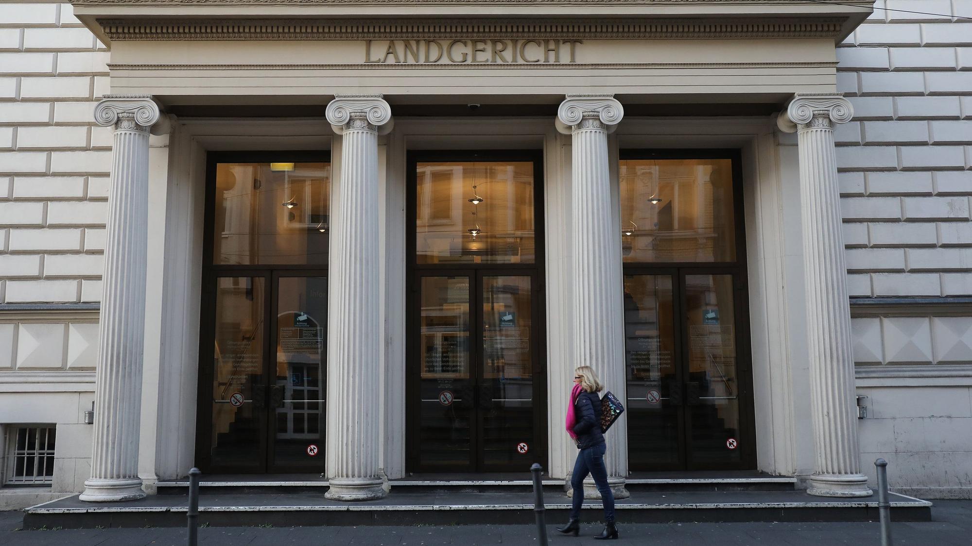 Der Eingang des Bonner Landgerichts. Archivfoto.