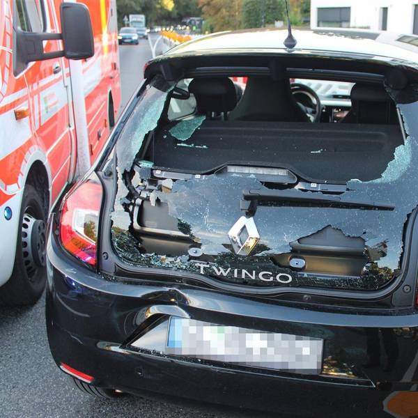 Die 21-jährige Fahrerin wurde bei dem Auffahrunfall in Odenthal schwer verletzt.