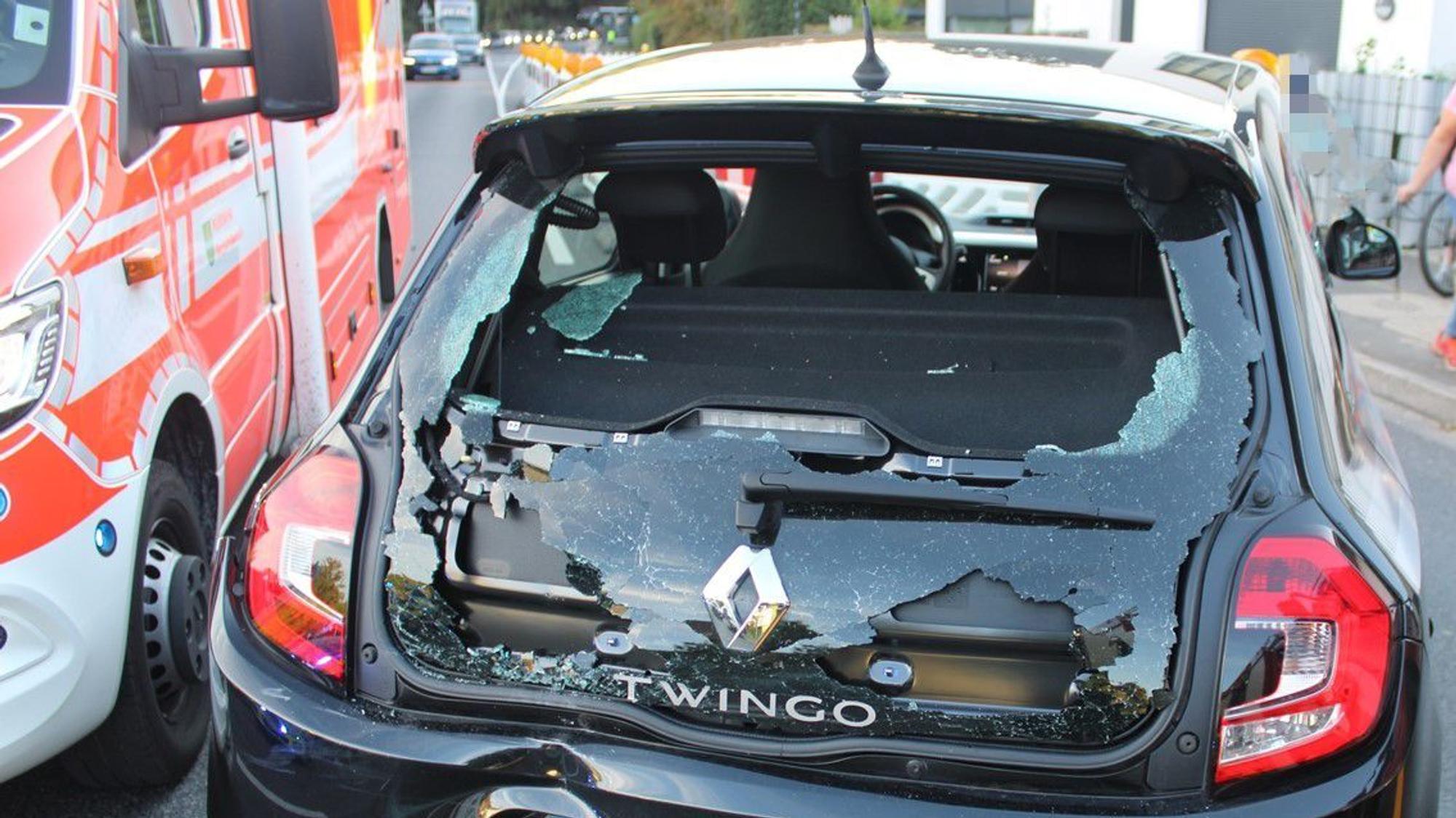 Die 21-jährige Fahrerin wurde bei dem Auffahrunfall in Odenthal schwer verletzt.
