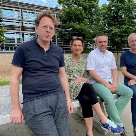 Zu sehen sind vier Mitglieder der Schulpflegschaft.