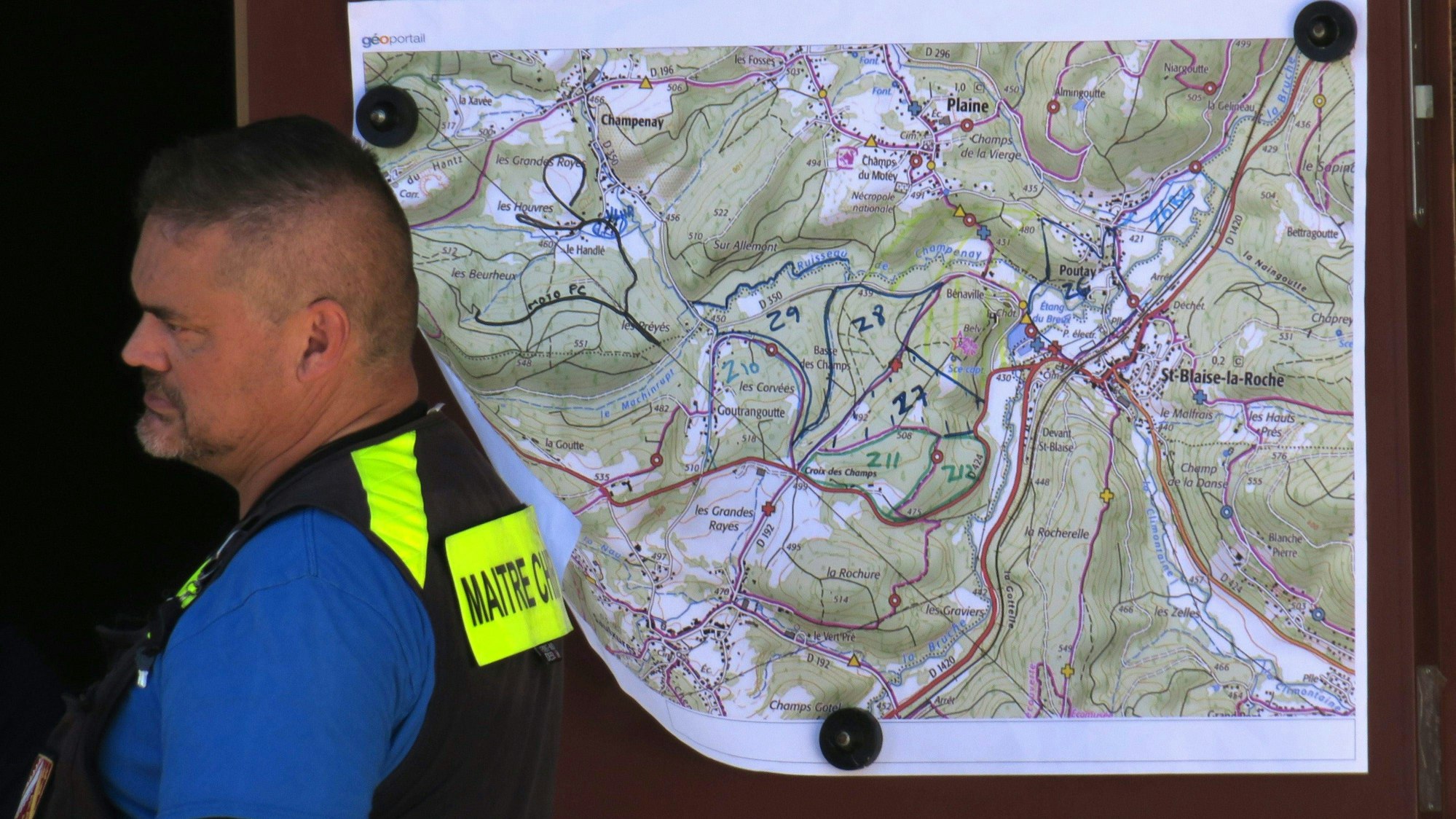 Die französische Polizei hat das Suchgebiet im elsässischen Saint-Blaise-la-Roche mehrmals nach der 15-jährigen Lina durchkämmt, ohne das Mädchen zu finden.