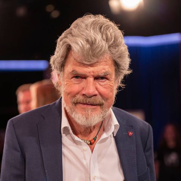 Reinhold Messner, Bergsteiger, steht nach der Aufzeichnung der WDR Talkshow Kölner Treff im Studio.