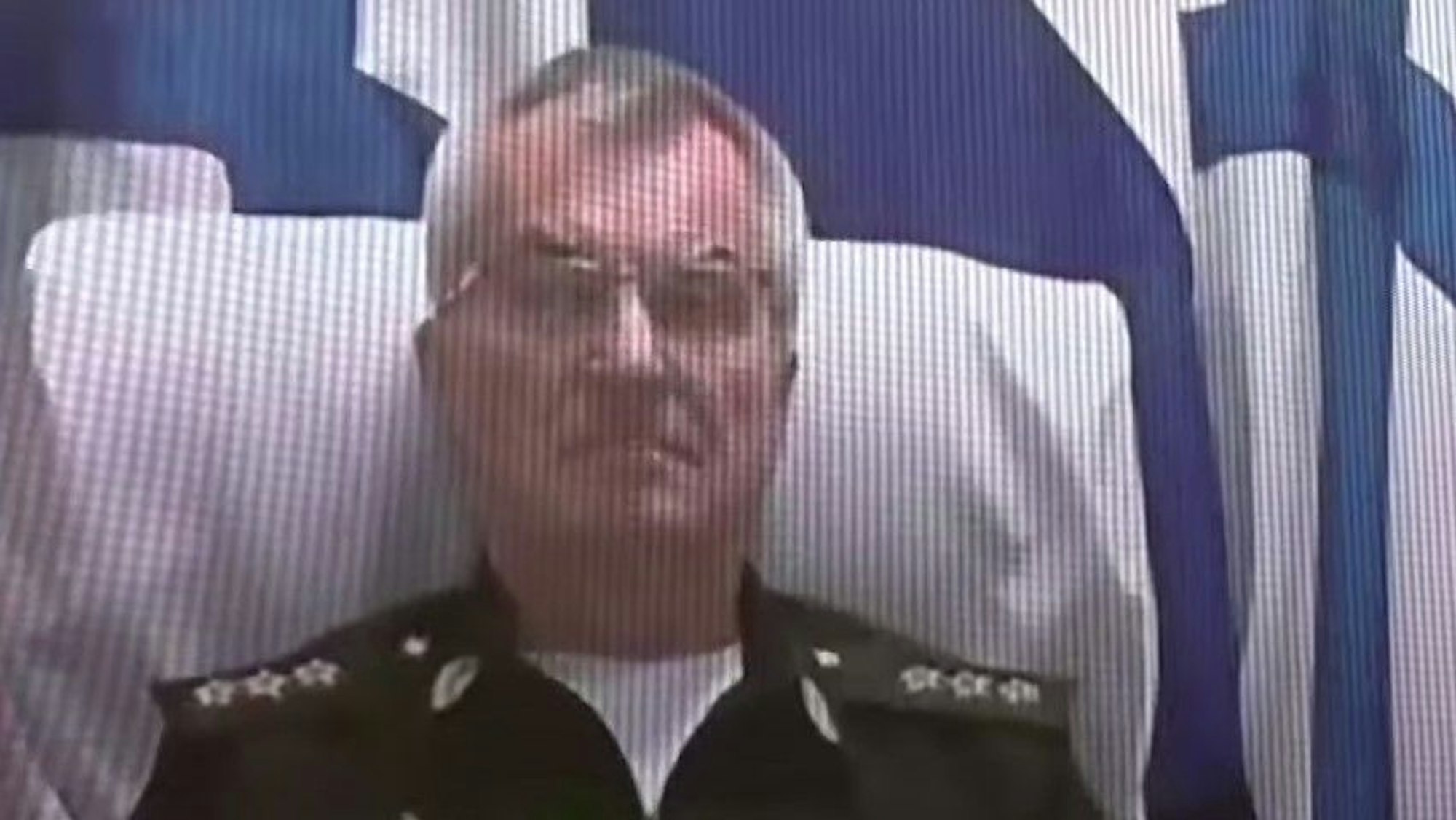 Vizeadmiral Wiktor Sokolow erscheint bei einer Videokonferenz auf der Videowand. Zuvor hatte die Ukraine den Tod des Militärs gemeldet.
