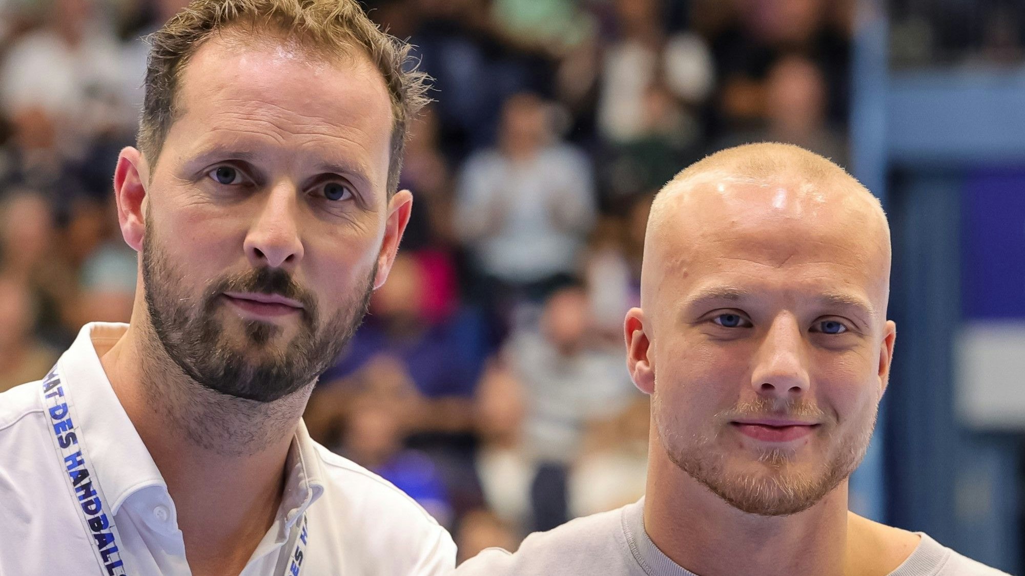 VfL-Geschäftsführer Christoph Schindler und Hakon Styrmisson stehen nebeneinander.