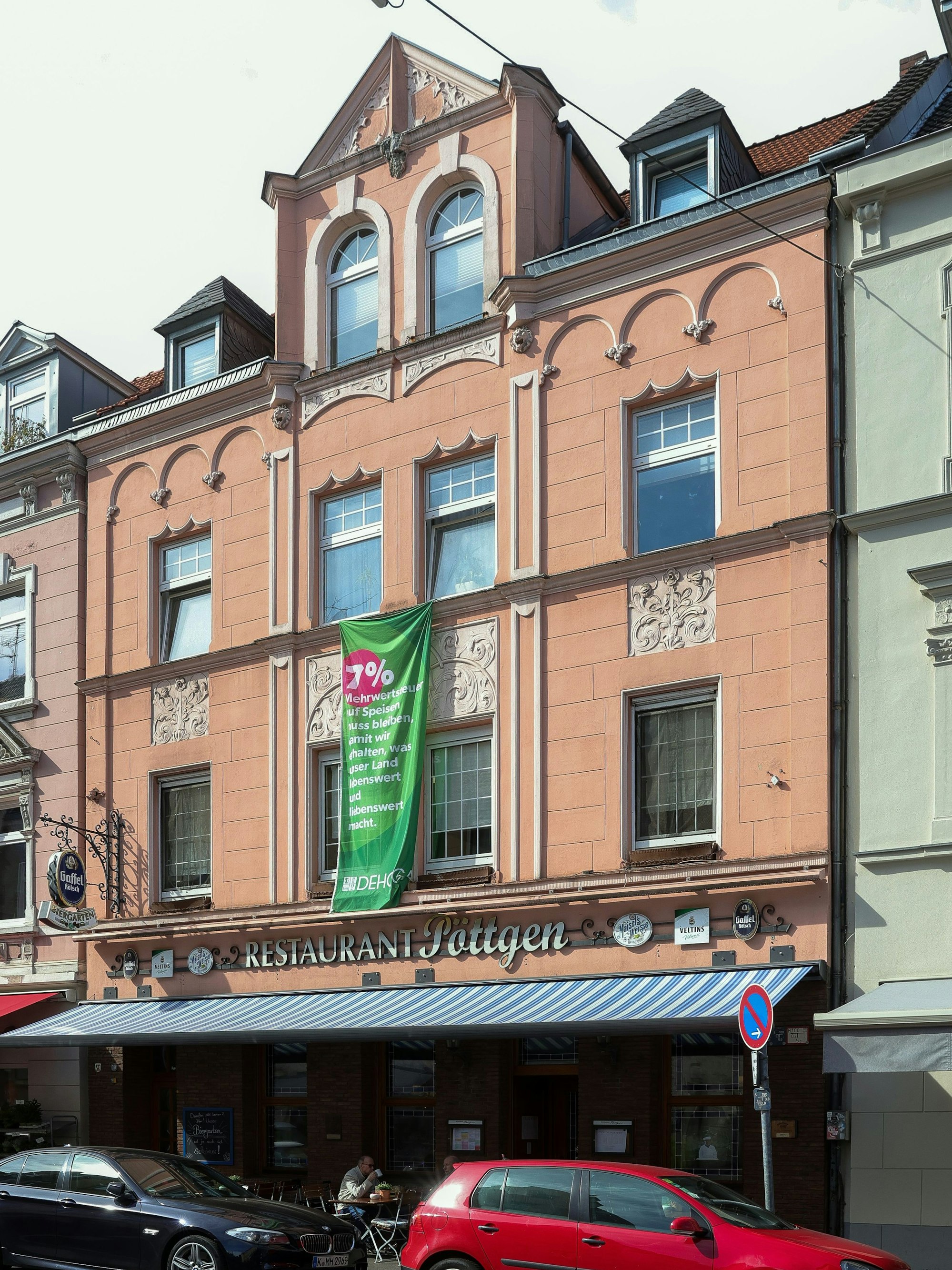 Hausansicht des Restaurant Pöttgen von außen.