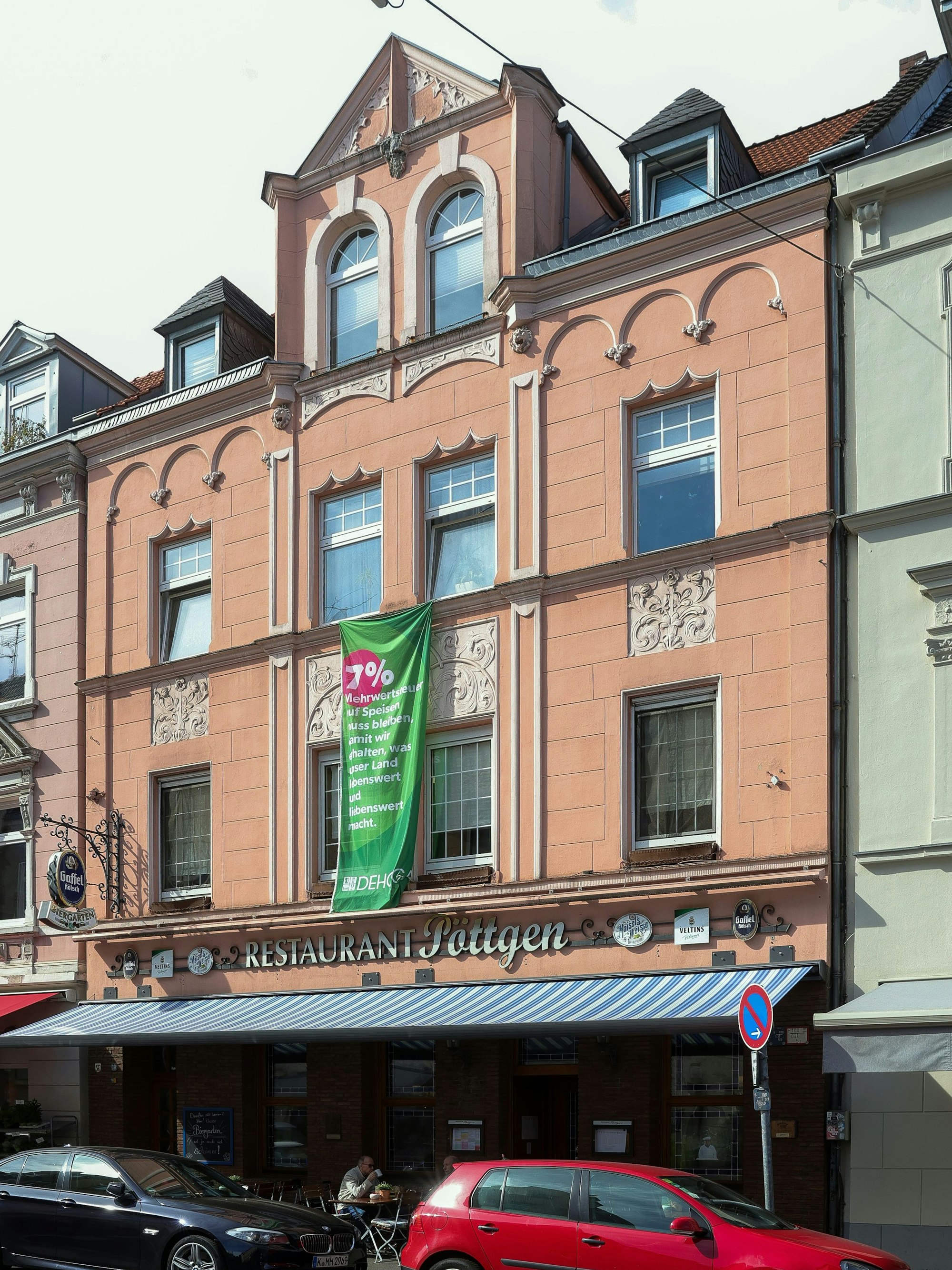 Hausansicht des Restaurant Pöttgen von außen.