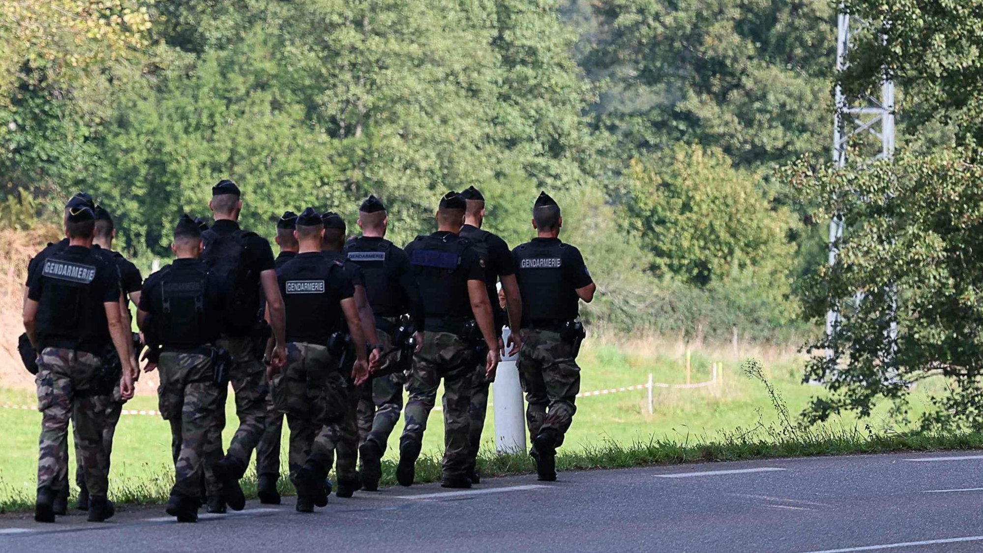 Die französische Gendarmerie durchsucht einen Waldabschnitt bei Saint-Blaise-la-Roche im Elsass nach der vermissten Lina. Die 15-Jährige war im Elsass vor mehr als zwei Wochen spurlos verschwunden.