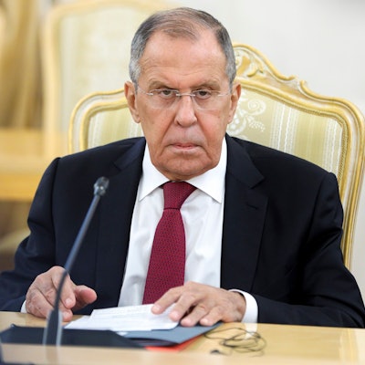 ARCHIV - 18.09.2023, Russland, Moskau: HANDOUT - Dieses vom Pressedienst des russischen Außenministeriums zur Verfügung gestellte Foto zeigt Sergej Lawrow, Außenminister von Russland, während eines Treffens mit Chinas Außenminister Wang. Foto: -/Russian Foreign Ministry Press Service/AP/dpa - ACHTUNG: Nur zur redaktionellen Verwendung und nur mit vollständiger Nennung des vorstehenden Credits +++ dpa-Bildfunk +++