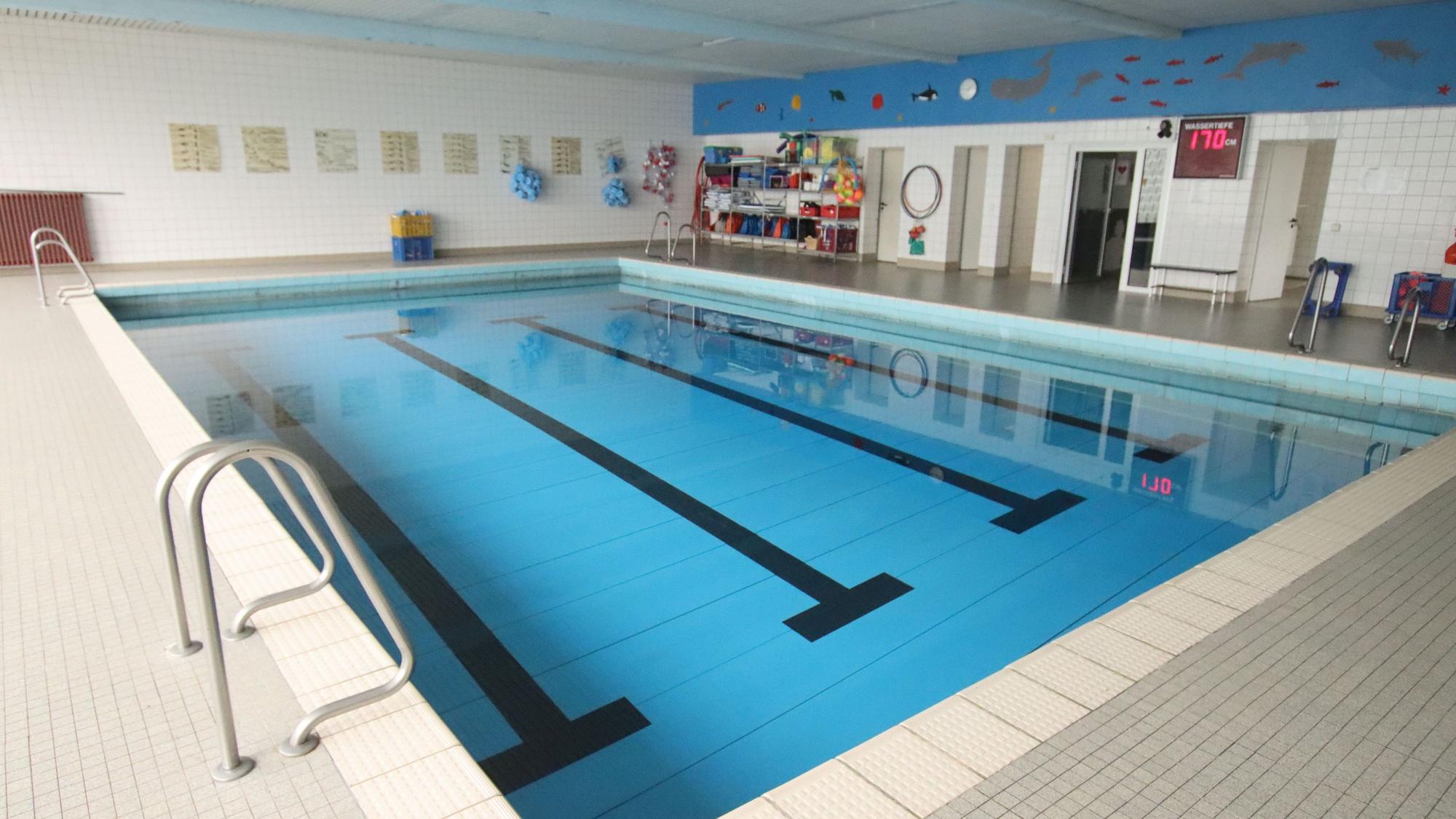 Blick in das Schwimmbad in Reichshof-Wildbergerhütte.