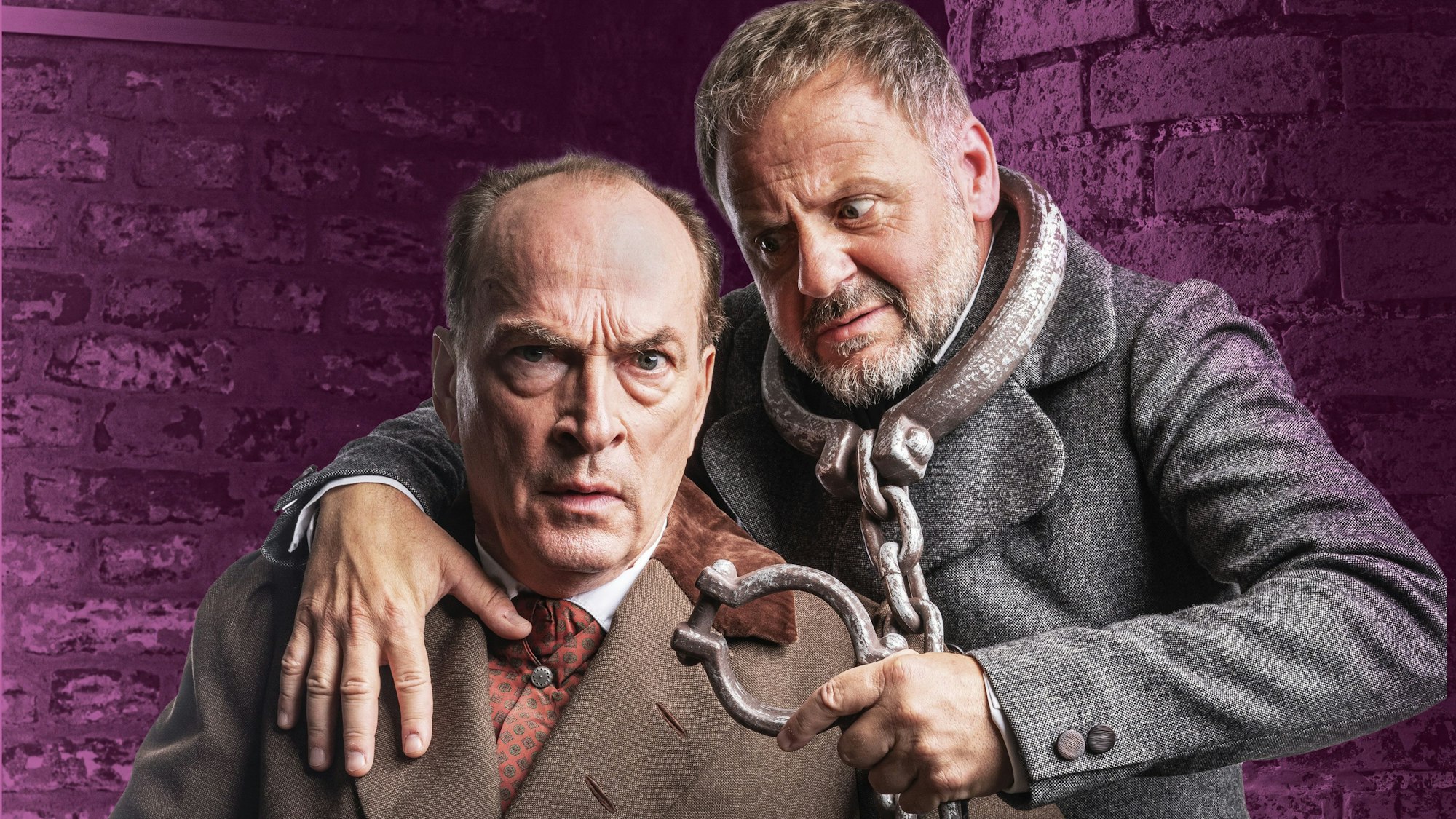 Das Foto zeigt die Schauspieler Herbert Knaup und Samuel Finzi. Sie spielen in der Weihnachtsgeschichte nach Charles Dickens.