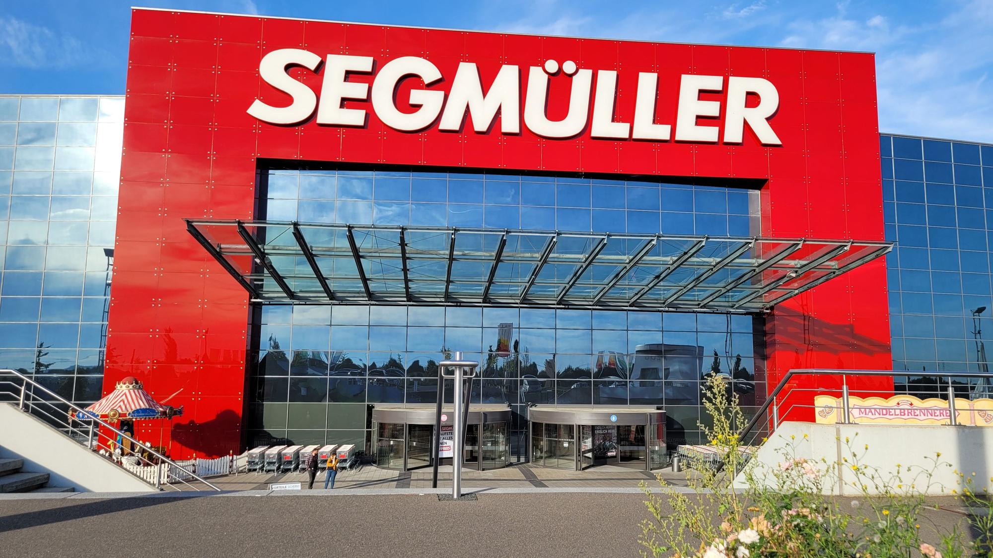 Das Einrichtungshaus Segmüller in Pulheim ist Opfer von Dieben geworden. Sie stahlen hochwertige Markenartikel.