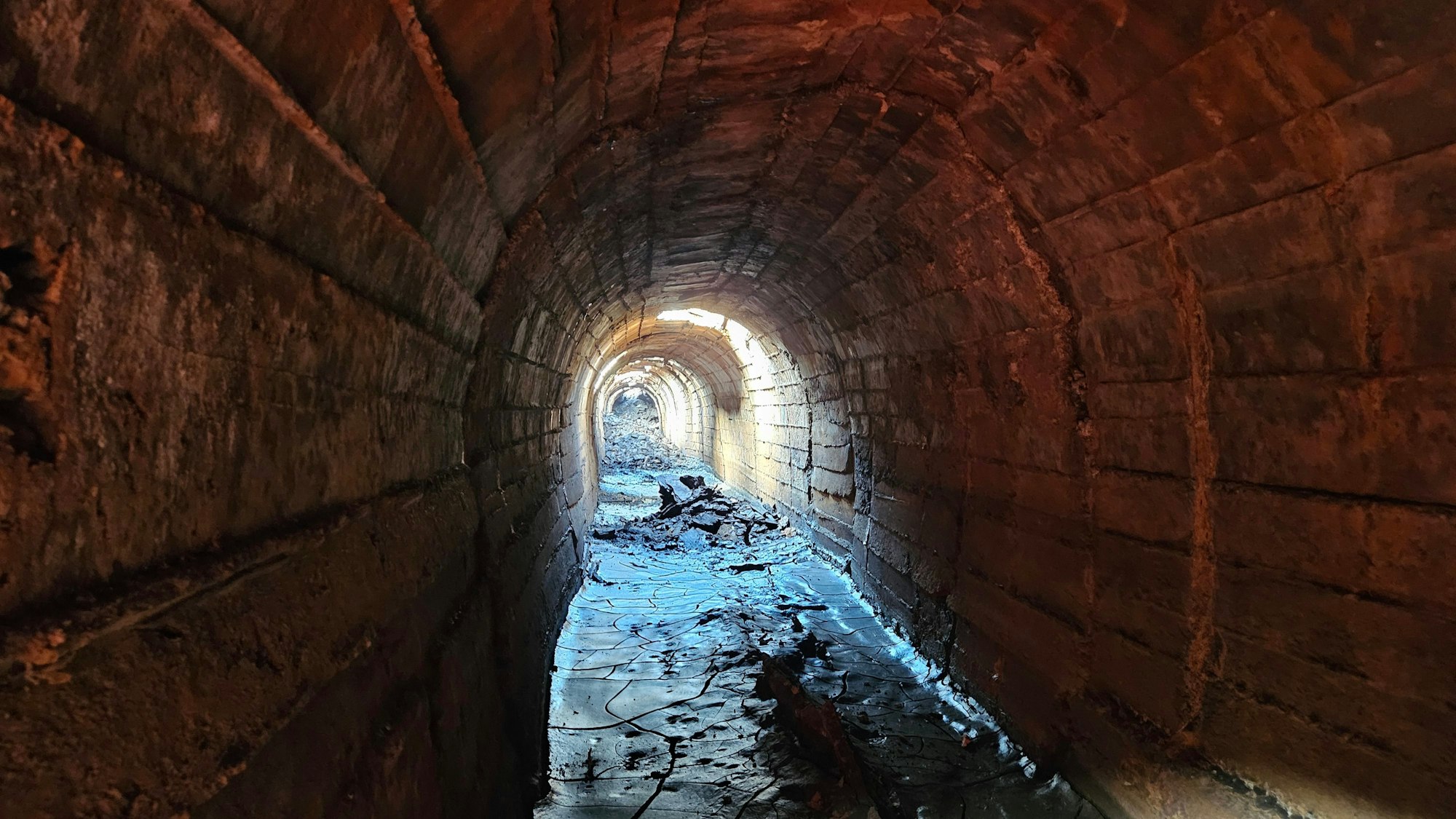 Auf dem Foto ist ein Stollen zu sehen.