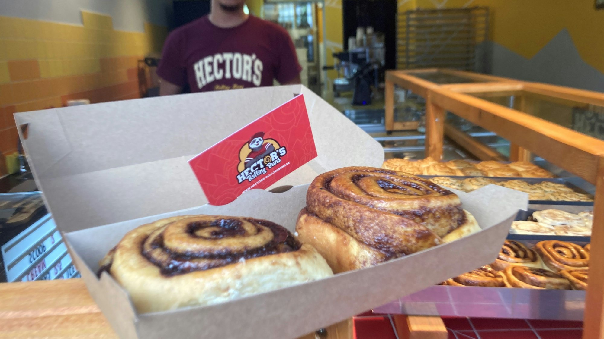 Zimtschnecken von Hector's Rolling Buns im Karton.