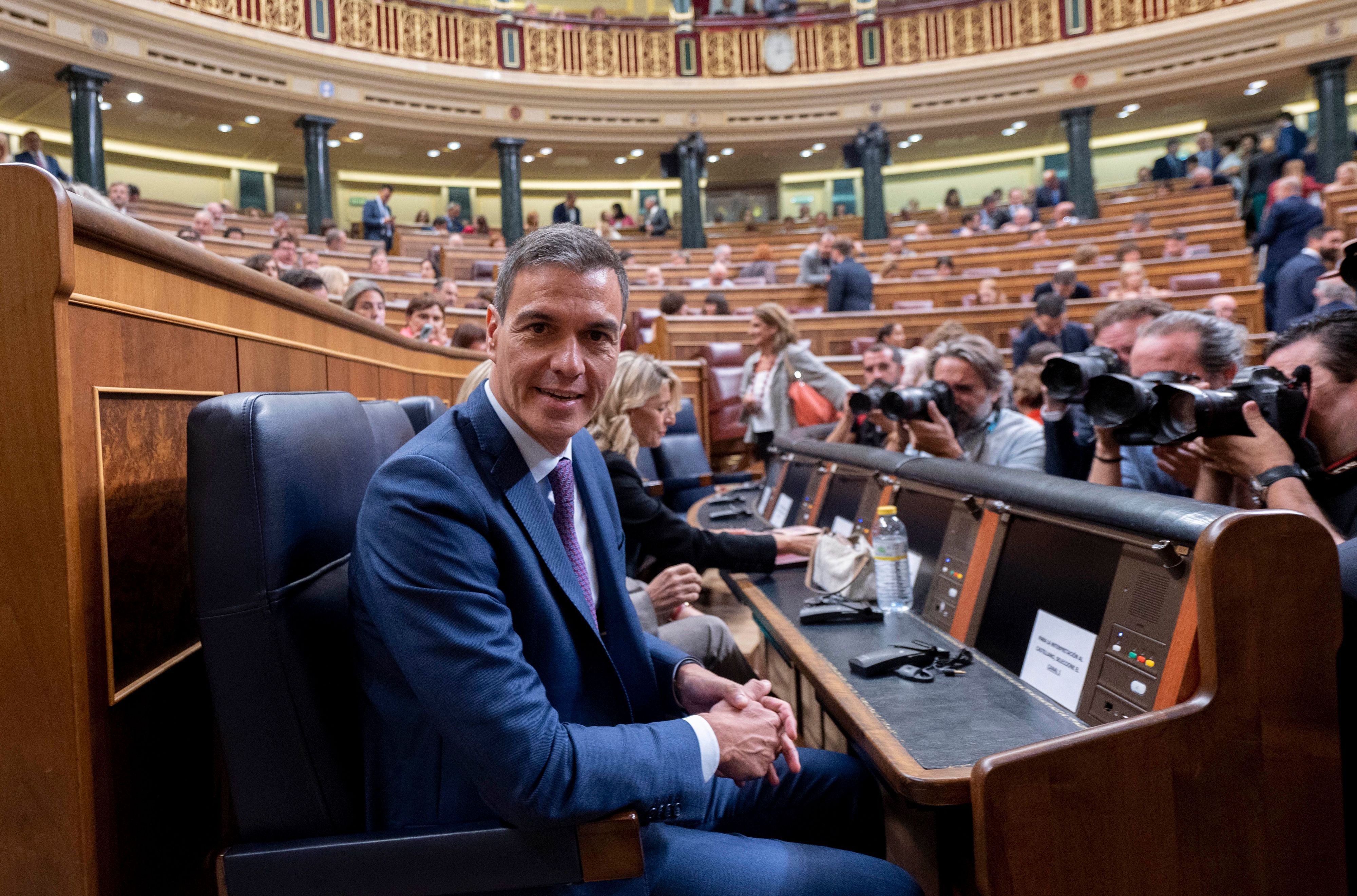 29.09.2023, Spanien, Madrid: Pedro Sanchez, amtierender Ministerpräsident von Spanien, sitz im Abgeordnetenhaus in Madrid. Das Unterhaus des spanischen Parlaments stimmt erneut über die Kandidatur des bisherigen konservativen Oppositionsführers Feijoo für das Amt des Ministerpräsidenten ab.