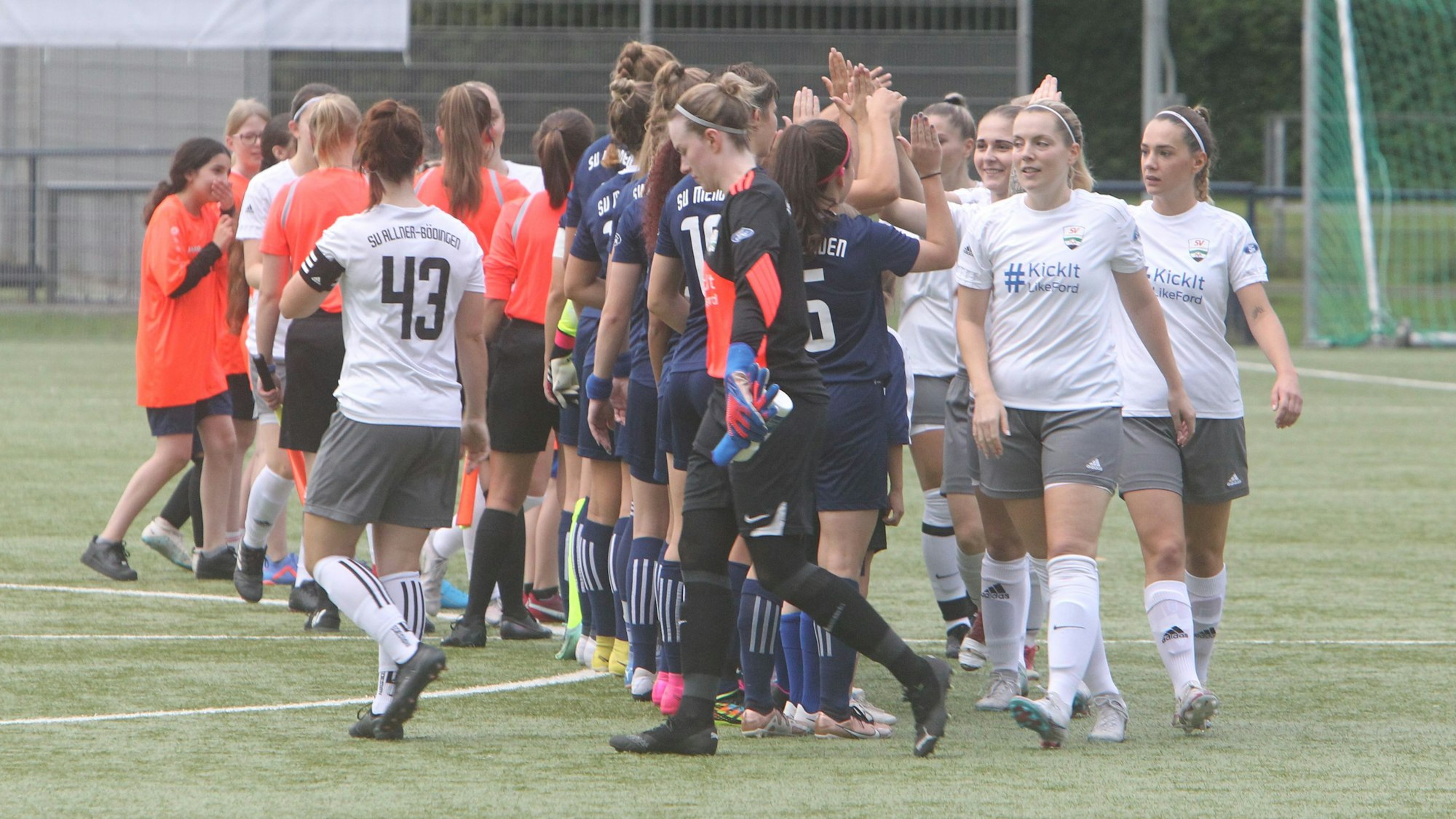 Saisonauftakt in der Frauen Mittelrheinliga zwischen dem SV Menden und dem SV Allner-Bödingen (1:4).