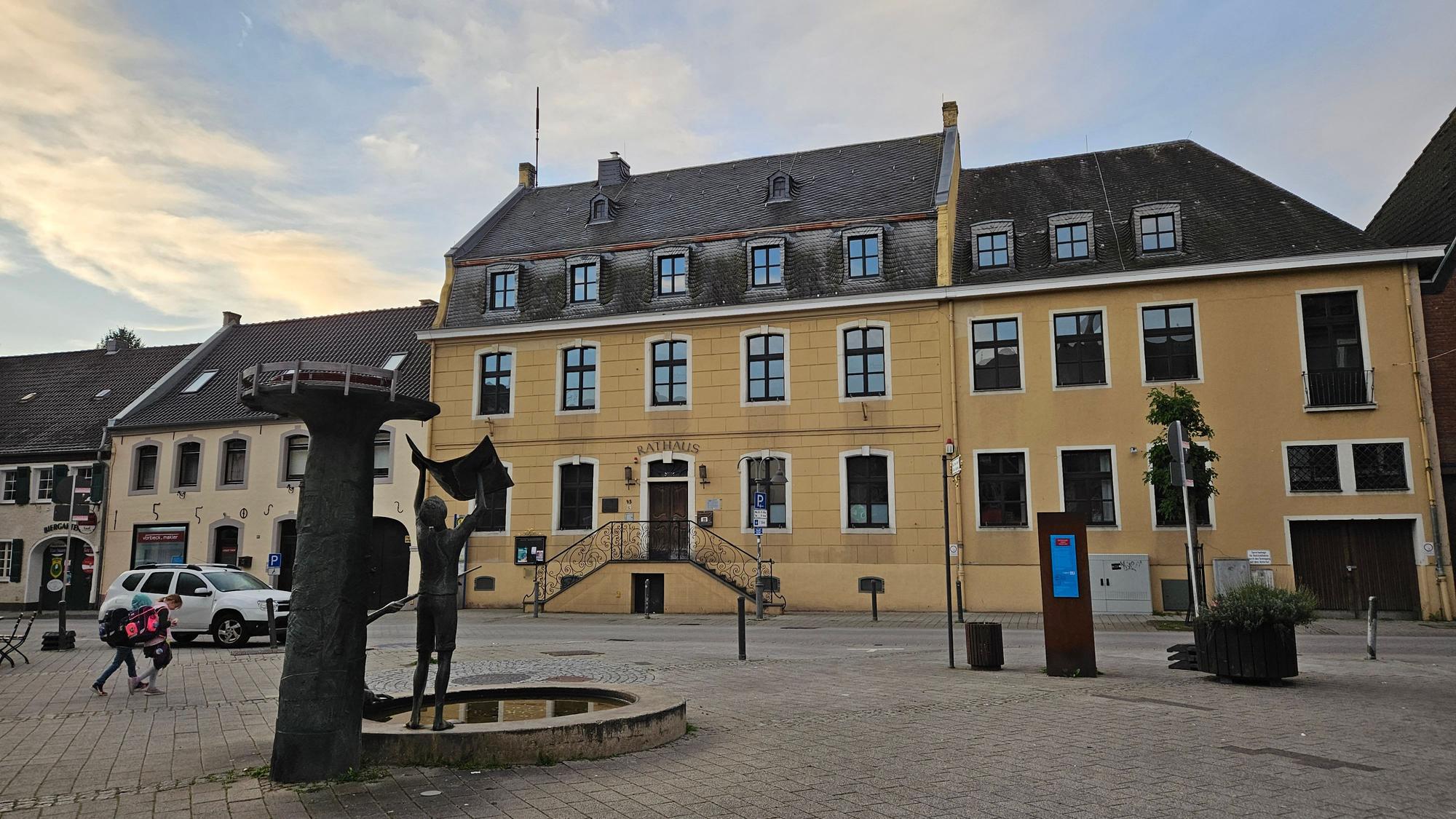 Auf dem Foto ist das alte Rathaus in Bedburg zu sehen.