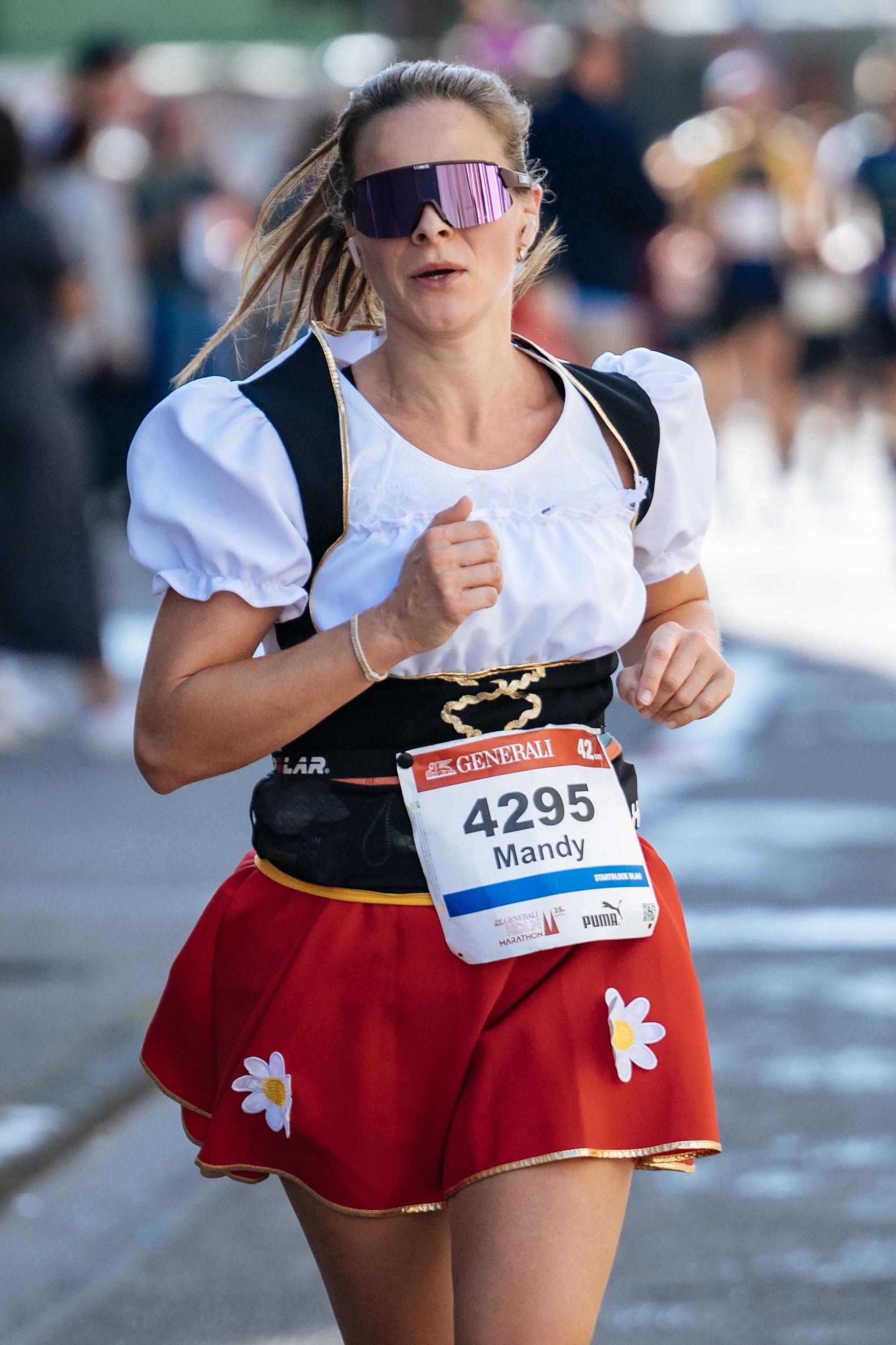 Läuferin Mandy feierte beim Marathon im Dirndl ihr Oktoberfest.