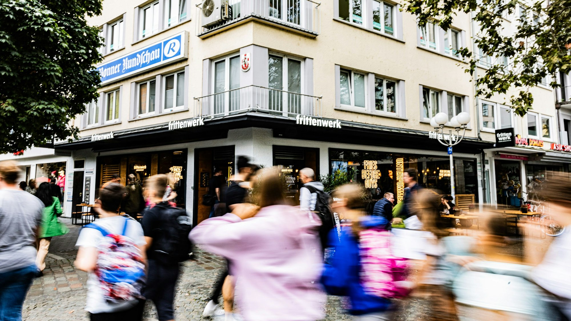 Zentraler Standort: An der Ecke Friedensplatz/Sternstraße wurde das Frittenwerk eröffnet.