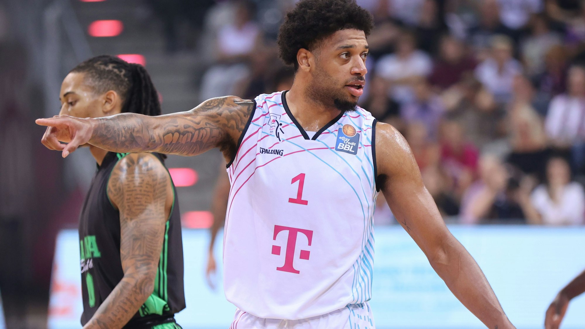 Bonns Savion Flagg zeigt es an: Dort lang geht es Richtung Erfolg.