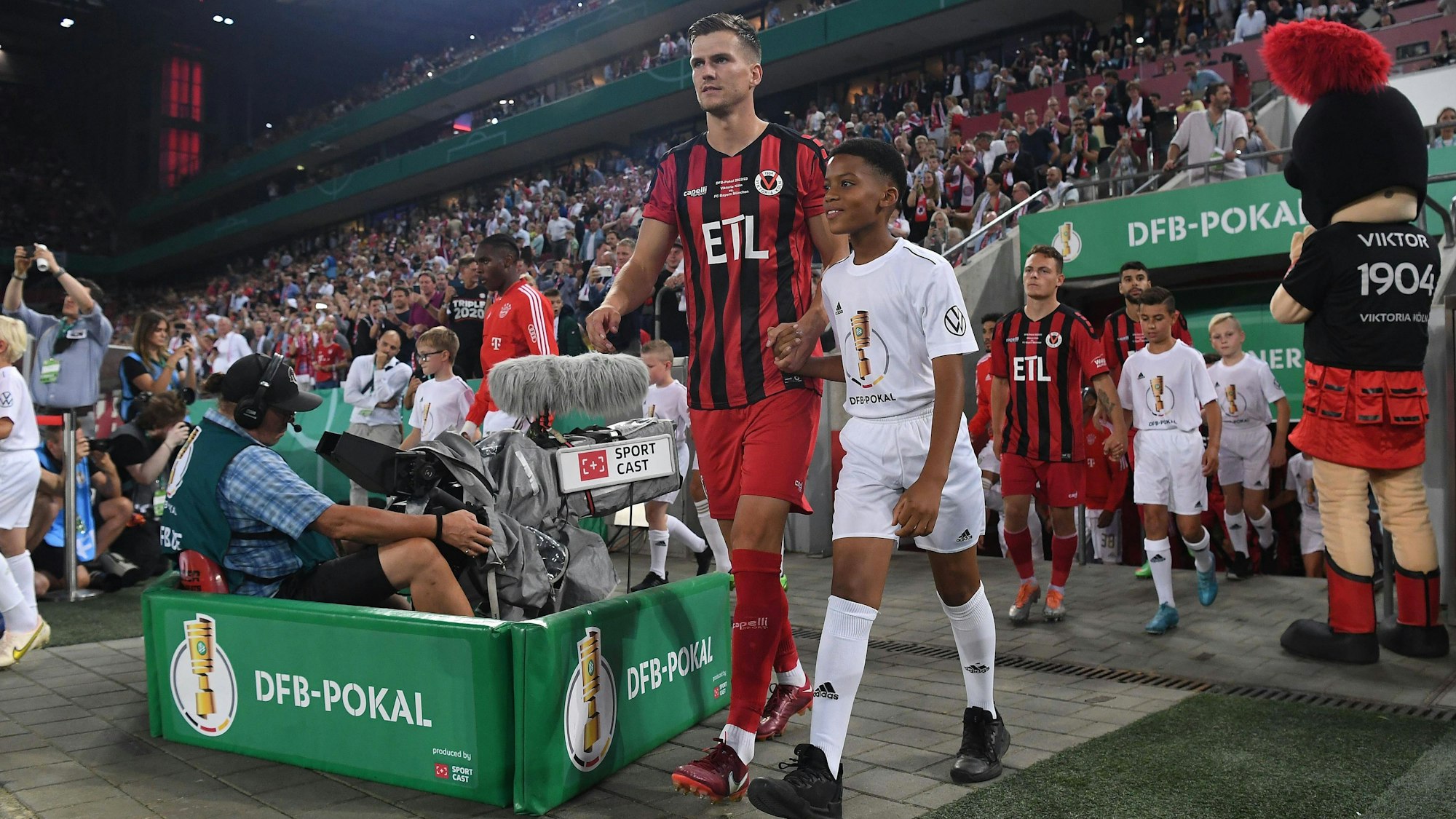 Fußball DFB-Pokal 1. Runde FC Viktoria Köln - FC Bayern München am 31.08.2022 im RheinEnergieStadion in Köln Moritz Fritz Köln DFB regulations prohibit any use of photographs as image sequences and/or quasi-video. *** Soccer DFB Cup 1 Round FC Viktoria Köln FC Bayern München on 31 08 2022 at RheinEnergieStadion in Cologne Moritz Fritz Cologne DFB regulations prohibit any use of photographs as image sequences and or quasi video xHDx