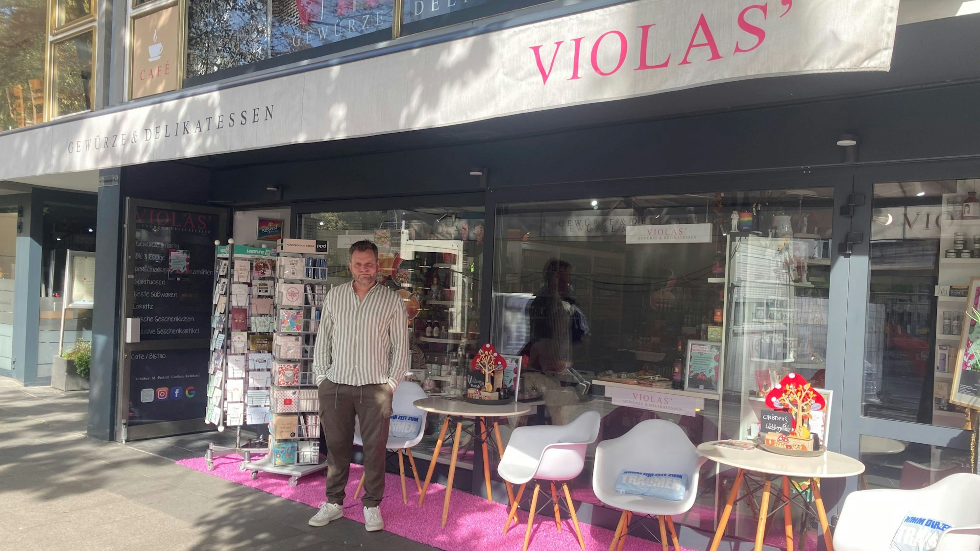 Martin Podorf vor seinem Geschäft.