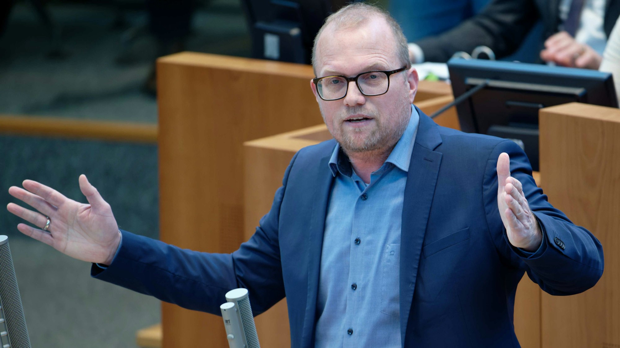 Nordrhein-Westfalen, Düsseldorf: SPD-Bildungspolitiker Jochen Ott spricht bei einer Plenarsitzung im Landtag von Nordrhein-Westfalen.