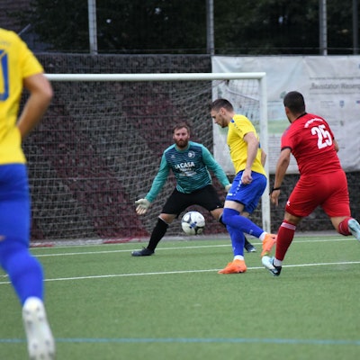 Eine Spielsituation zwischen dem SSV Nümbrecht und dem VfR Wipperfürth.