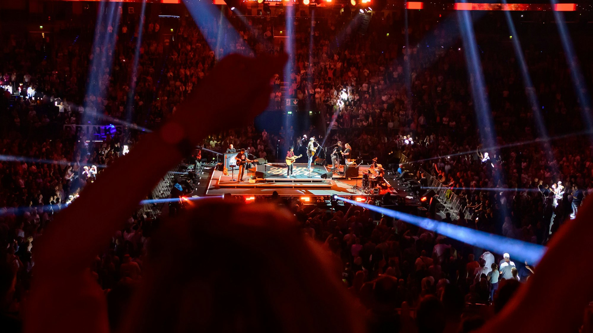 15.000 Menschen kamen zu „Kölle singt“ in der Lanxess-Arena.
