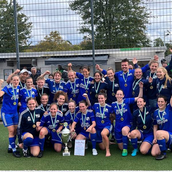 Die Fußballerinnen von Blau-Weiß Köln haben den Kreispokal gewonnen. Im Finale gelang ein 3:2-Sieg gegen Deutz 05.